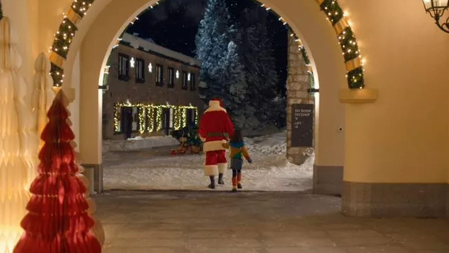 &#x3A4;&#x3BF; Zara &#x3C0;&#x3B1;&#x3C1;&#x3BF;&#x3C5;&#x3C3;&#x3B9;&#x3AC;&#x3B6;&#x3B5;&#x3B9; &#x3BC;&#x3B9;&#x3B1; &#x3C7;&#x3C1;&#x3B9;&#x3C3;&#x3C4;&#x3BF;&#x3C5;&#x3B3;&#x3B5;&#x3BD;&#x3BD;&#x3B9;&#x3AC;&#x3C4;&#x3B9;&#x3BA;&#x3B7; &#x3C4;&#x3B1;&#x3B9;&#x3BD;&#x3AF;&#x3B1; &#x3C3;&#x3B5; &#x3C3;&#x3BA;&#x3B7;&#x3BD;&#x3BF;&#x3B8;&#x3B5;&#x3C3;&#x3AF;&#x3B1; Luca Guadagnino