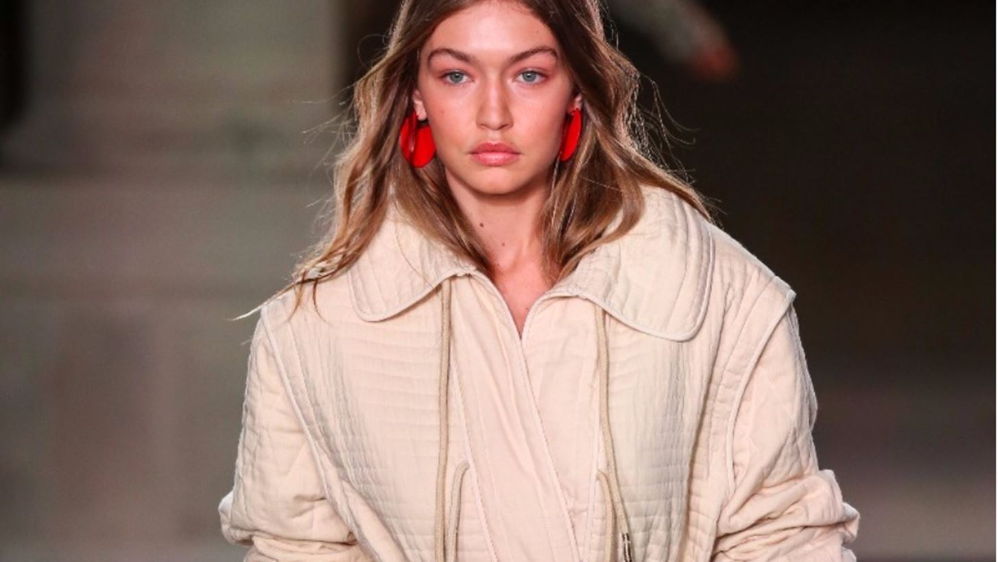 &#x397; Gigi Hadid &#x3B4;&#x3B5;&#x3BD; &#x3B5;&#x3AF;&#x3BD;&#x3B1;&#x3B9; &#x3BA;&#x3B1;&#x3B9; &#x3C4;&#x3CC;&#x3C3;&#x3BF; &#x3B5;&#x3C5;&#x3C0;&#x3C1;&#x3CC;&#x3C3;&#x3B4;&#x3B5;&#x3BA;&#x3C4;&#x3B7; &#x3C3;&#x3C4;&#x3B7;&#x3BD; &#x39A;&#x3AF;&#x3BD;&#x3B1; &#x3C4;&#x3B5;&#x3BB;&#x3B9;&#x3BA;&#x3AC;