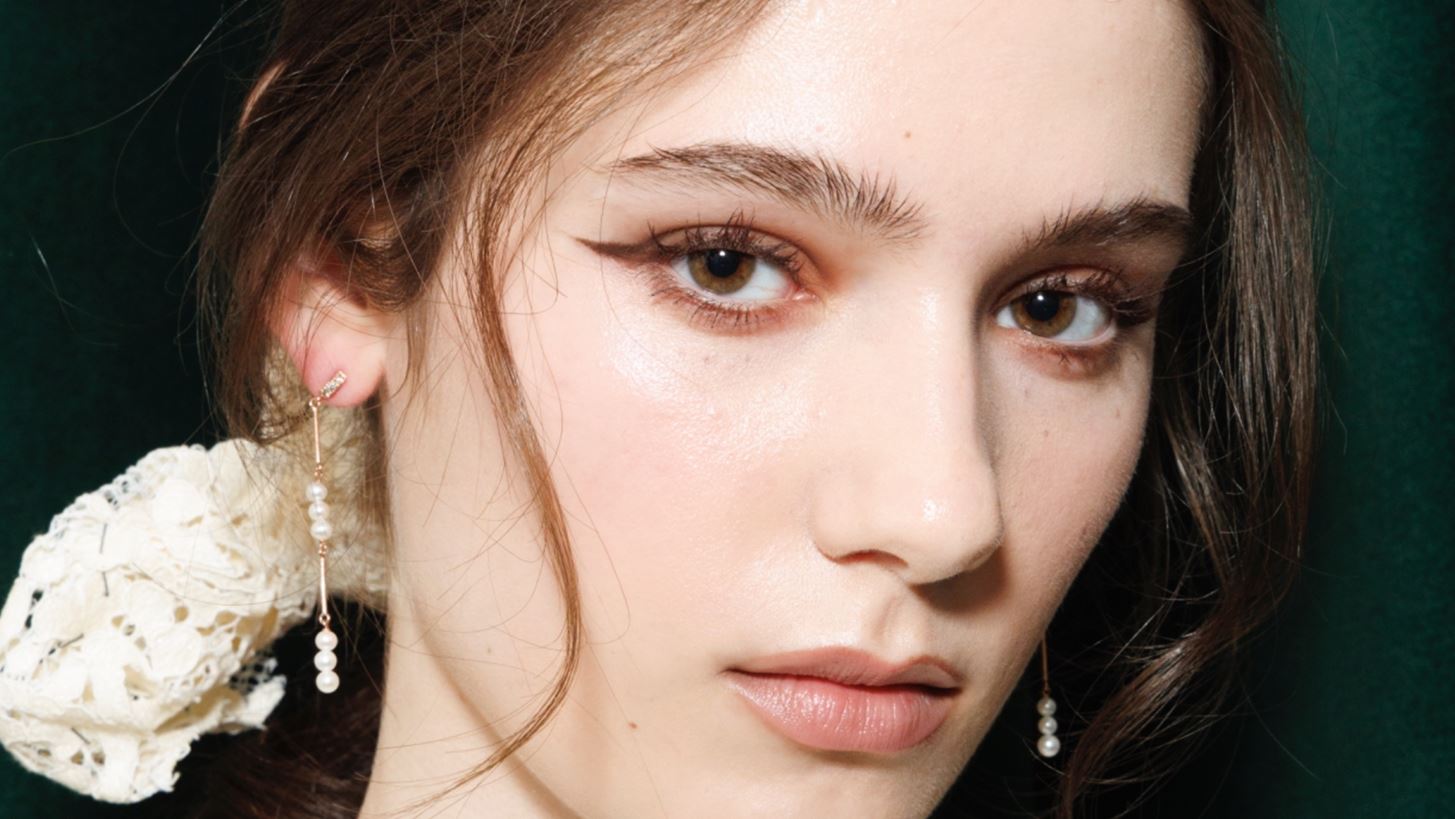 Το trick που κάνει το ντεμακιγιάζ της αδιάβροχης mascara παιχνιδάκι