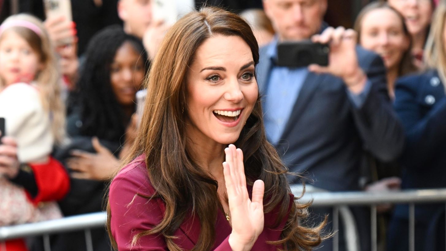 &#x395;&#x3C0;&#x3B9;&#x3C3;&#x3C4;&#x3C1;&#x3BF;&#x3C6;&#x3AE; &#x3C3;&#x3C4;&#x3BF; &#x3C3;&#x3C4;&#x3B9;&#x3BB; &#x3C0;&#x3BF;&#x3C5; &#x3C4;&#x3B7; &#x3C7;&#x3B1;&#x3C1;&#x3B1;&#x3BA;&#x3C4;&#x3B7;&#x3C1;&#x3AF;&#x3B6;&#x3B5;&#x3B9; | &#x3A4;&#x3B1; &#x3BA;&#x3BF;&#x3BC;&#x3C8;&#x3AC; looks &#x3C4;&#x3B7;&#x3C2; Kate Middleton &#x3BC;&#x3B5;&#x3C4;&#x3AC; &#x3C4;&#x3B7; &quot;&#x3B2;&#x3B1;&#x3C3;&#x3B9;&#x3BB;&#x3B9;&#x3BA;&#x3AE;&quot; &#x3B5;&#x3BC;&#x3C6;&#x3AC;&#x3BD;&#x3B9;&#x3C3;&#x3B7; &#x3C3;&#x3C4;&#x3B7;&#x3BD; &#x3C4;&#x3B5;&#x3BB;&#x3B5;&#x3C4;&#x3AE; &#x3C3;&#x3C4;&#x3AD;&#x3C8;&#x3B7;&#x3C2;