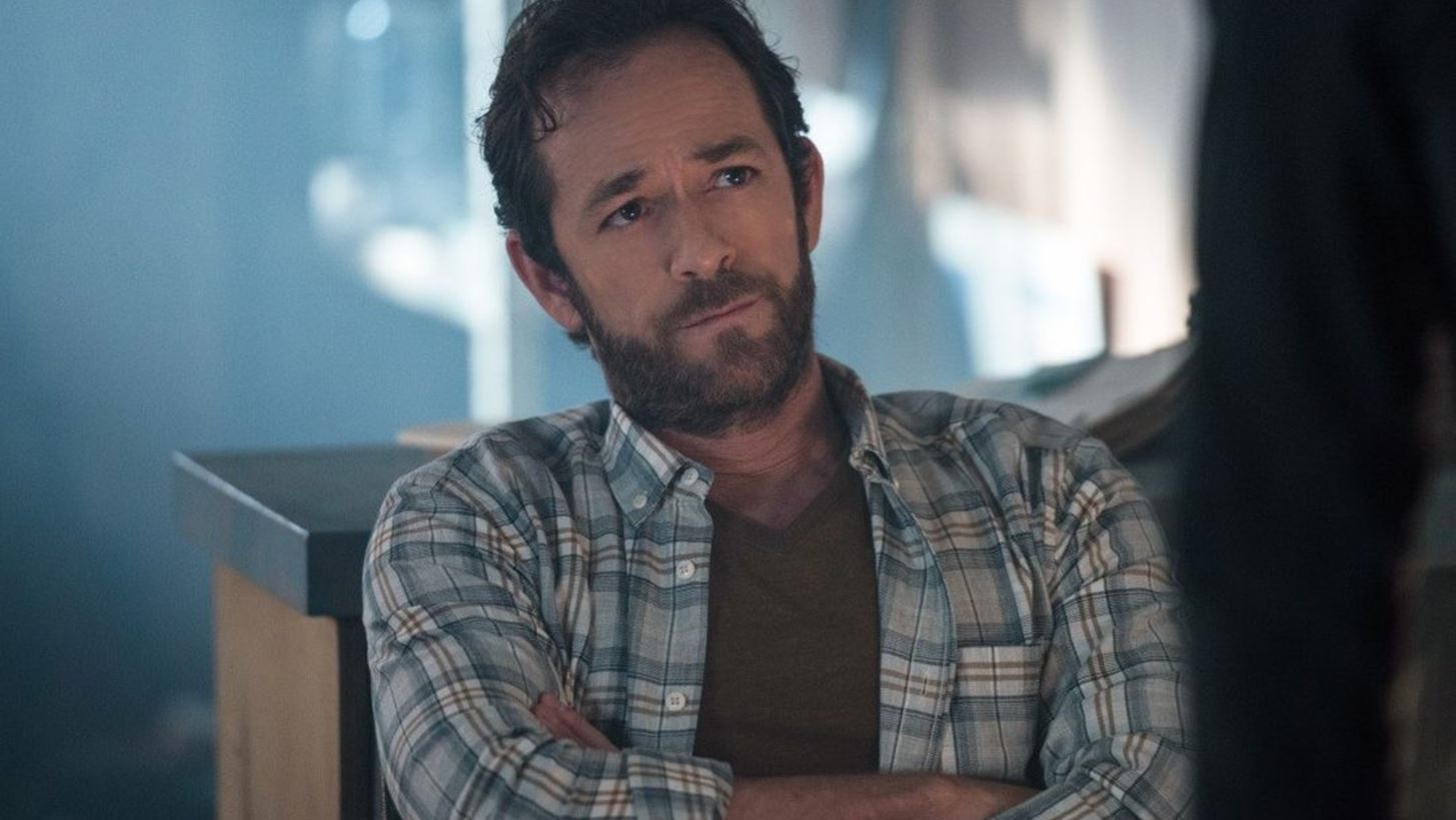 O Luke Perry &#x3B8;&#x3B1; &#x3B3;&#x3B9;&#x3CC;&#x3C1;&#x3C4;&#x3B1;&#x3B6;&#x3B5; &#x3C4;&#x3B1; 57&#x3B1; &#x3B3;&#x3B5;&#x3BD;&#x3AD;&#x3B8;&#x3BB;&#x3B9;&#x3AC; &#x3C4;&#x3BF;&#x3C5; &#x2013; &#x3A4;&#x3BF; &#x3BC;&#x3AE;&#x3BD;&#x3C5;&#x3BC;&#x3B1; &#x3C4;&#x3B7;&#x3C2; Tori Spelling