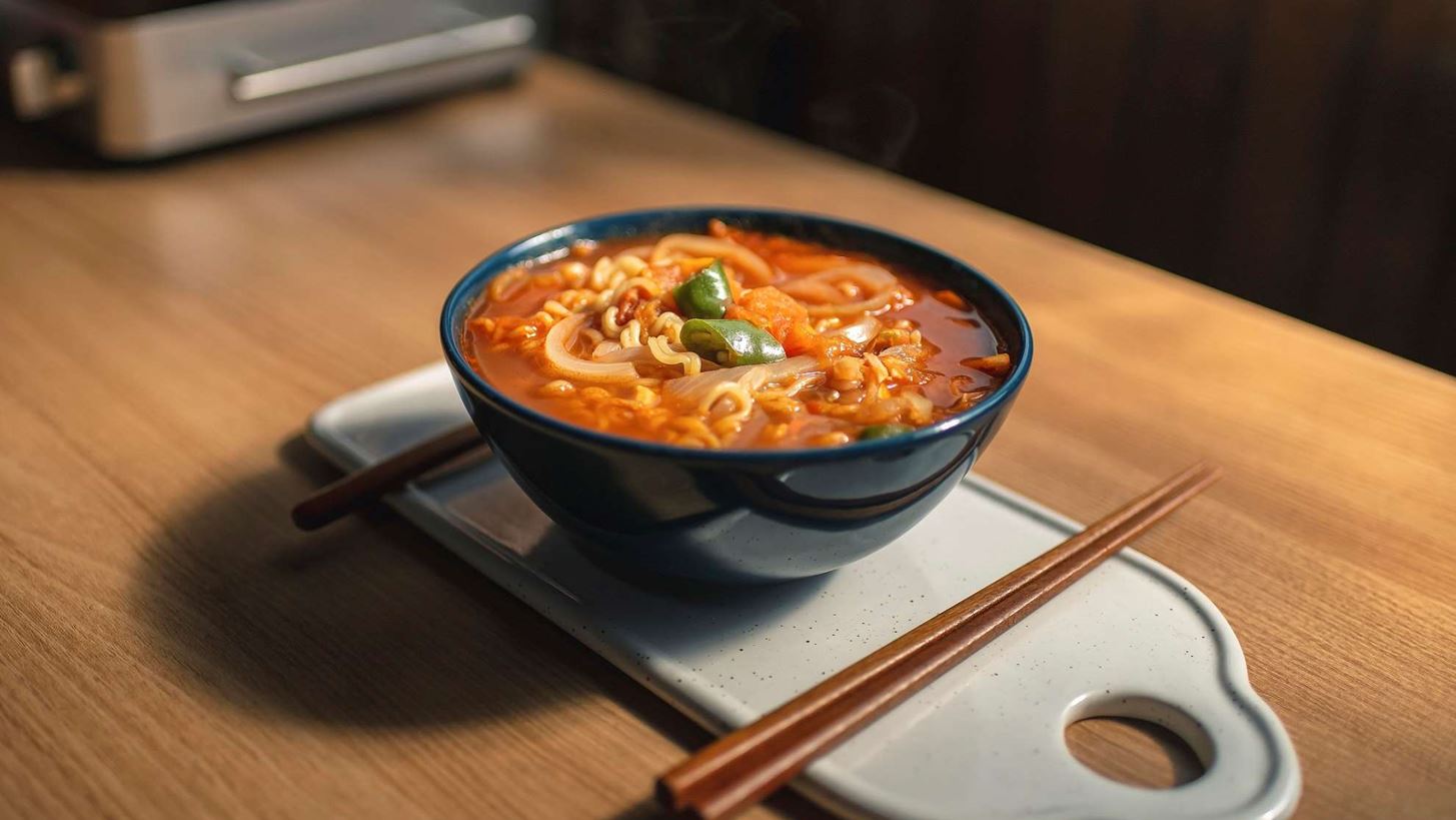 Ram-Don, &#x3C4;&#x3B1; &#x3BF;&#x3C3;&#x3BA;&#x3B1;&#x3C1;&#x3B9;&#x3BA;&#x3AC; noodles &#x3C4;&#x3C9;&#x3BD; &#x3A0;&#x3B1;&#x3C1;&#x3AC;&#x3C3;&#x3B9;&#x3C4;&#x3C9;&#x3BD;