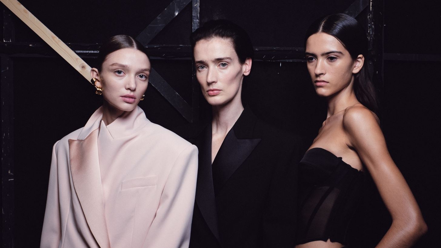 &#x3A4;&#x3BF; &#x3C0;&#x3BF;&#x3BB;&#x3C5;&#x3C4;&#x3B5;&#x3BB;&#x3AD;&#x3C2; gift set &#x3BC;&#x3B5; &#x3C1;&#x3BF;&#x3C5;&#x3B6; &#x3BA;&#x3B1;&#x3B9; &#x3BA;&#x3C1;&#x3B1;&#x3B3;&#x3B9;&#x3CC;&#x3BD; &#x3C0;&#x3BF;&#x3C5; &#x3B8;&#x3B1; &#x3BB;&#x3B1;&#x3C4;&#x3C1;&#x3AD;&#x3C8;&#x3B5;&#x3B9; &#x3BA;&#x3AC;&#x3B8;&#x3B5; beauty enthusiast &#x3C4;&#x3B1; &#x3C6;&#x3B5;&#x3C4;&#x3B9;&#x3BD;&#x3AC; &#x3A7;&#x3C1;&#x3B9;&#x3C3;&#x3C4;&#x3BF;&#x3CD;&#x3B3;&#x3B5;&#x3BD;&#x3BD;&#x3B1;