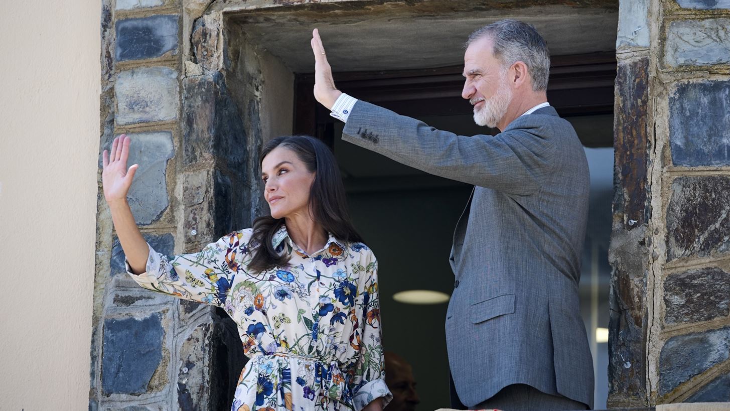 &#x392;&#x3B1;&#x3C3;&#x3AF;&#x3BB;&#x3B9;&#x3C3;&#x3C3;&#x3B1; Letizia | &#x39A;&#x3B1;&#x3BB;&#x3BF;&#x3BA;&#x3B1;&#x3B9;&#x3C1;&#x3B9;&#x3BD;&#x3AE; &#x3B5;&#x3BC;&#x3C6;&#x3AC;&#x3BD;&#x3B9;&#x3C3;&#x3B7; &#x3BC;&#x3B5; floral shirt dress &#x3BA;&#x3B1;&#x3B9; &#x3BA;&#x3BF;&#x3BC;&#x3C8;&#x3AD;&#x3C2; &#x3B5;&#x3C3;&#x3C0;&#x3B1;&#x3BD;&#x3C4;&#x3C1;&#x3AF;&#x3B3;&#x3B9;&#x3B5;&#x3C2;