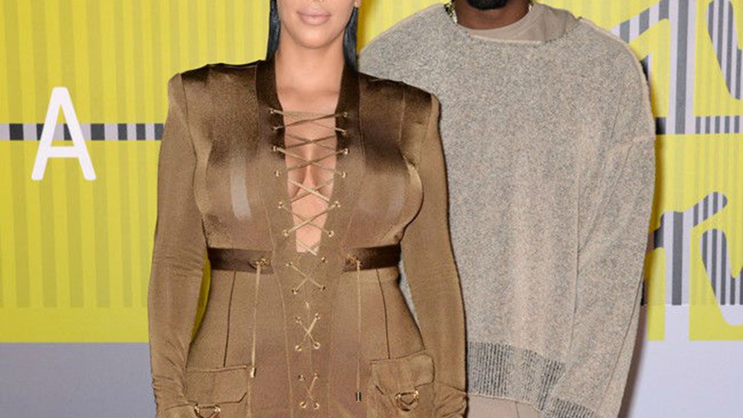 &#x397; &#x3C7;&#x3C1;&#x3B9;&#x3C3;&#x3C4;&#x3BF;&#x3C5;&#x3B3;&#x3B5;&#x3BD;&#x3BD;&#x3B9;&#x3AC;&#x3C4;&#x3B9;&#x3BA;&#x3B7; &#x3C6;&#x3C9;&#x3C4;&#x3BF;&#x3B3;&#x3C1;&#x3B1;&#x3C6;&#x3AF;&#x3B1; &#x3C4;&#x3B7;&#x3C2; Kim &#x3BA;&#x3B1;&#x3B9; &#x3C4;&#x3BF;&#x3C5; Kanye &#x3B5;&#x3AF;&#x3BD;&#x3B1;&#x3B9; &#x3AD;&#x3C4;&#x3C3;&#x3B9; &#x3B1;&#x3BA;&#x3C1;&#x3B9;&#x3B2;&#x3CE;&#x3C2; &#x3CC;&#x3C0;&#x3C9;&#x3C2; &#x3C4;&#x3B7;&#x3BD; &#x3C0;&#x3B5;&#x3C1;&#x3B9;&#x3BC;&#x3AD;&#x3BD;&#x3B1;&#x3BC;&#x3B5;