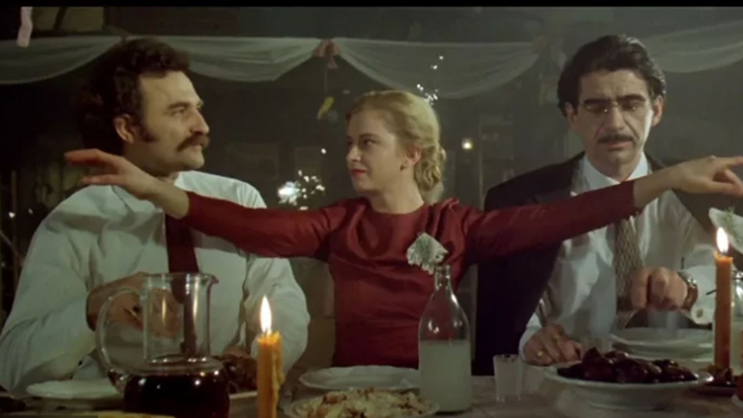 &#x39F; Emir Kusturica &#x3AD;&#x3C1;&#x3C7;&#x3B5;&#x3C4;&#x3B1;&#x3B9; &#x3C3;&#x3C4;&#x3B7;&#x3BD; &#x391;&#x3B8;&#x3AE;&#x3BD;&#x3B1;