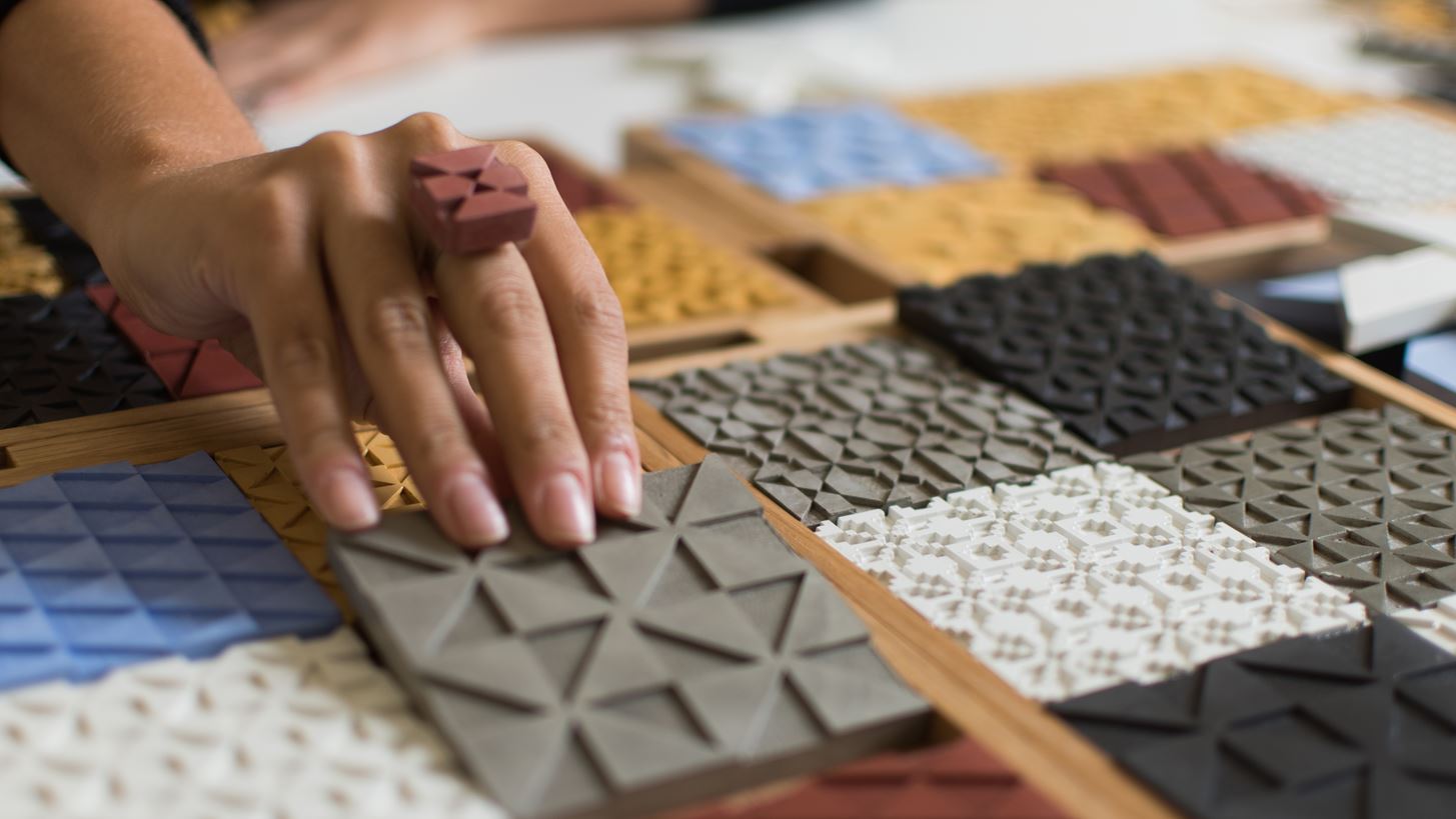 CONTIVO Design: &#x397; &#x3BD;&#x3AD;&#x3B1; &#x3C3;&#x3B5;&#x3B9;&#x3C1;&#x3AC; handmade &#x3B1;&#x3BD;&#x3C4;&#x3B9;&#x3BA;&#x3B5;&#x3B9;&#x3BC;&#x3AD;&#x3BD;&#x3C9;&#x3BD; &#x3B1;&#x3C0;&#x3CC; &#x3C4;&#x3C3;&#x3B9;&#x3BC;&#x3AD;&#x3BD;&#x3C4;&#x3BF; &#x3C0;&#x3BF;&#x3C5; &#x3B8;&#x3B1; &#x3BB;&#x3B1;&#x3C4;&#x3C1;&#x3AD;&#x3C8;&#x3B5;&#x3B9;&#x3C2;