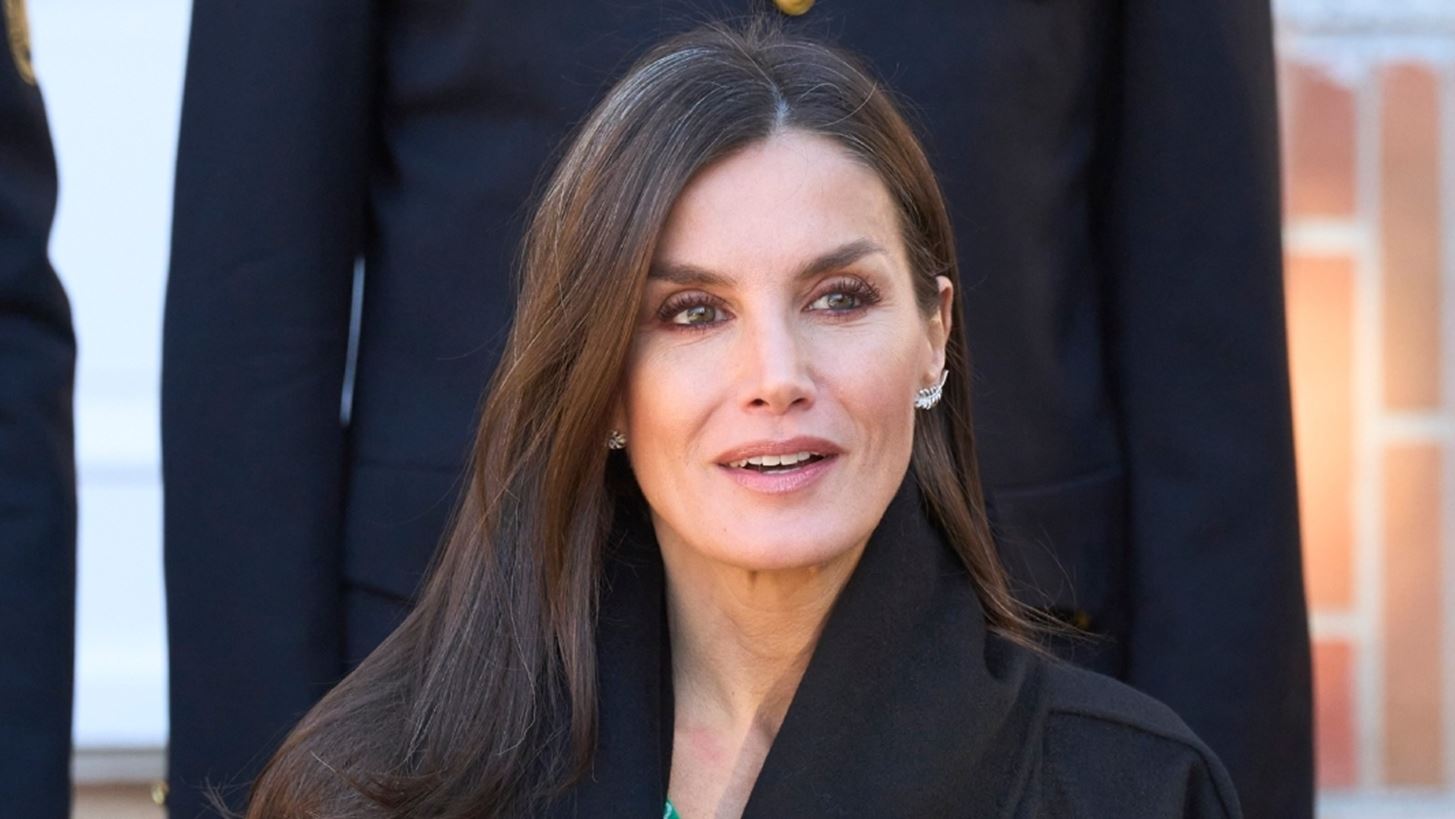 H Letizia &#x3C4;&#x3B7;&#x3C2; &#x399;&#x3C3;&#x3C0;&#x3B1;&#x3BD;&#x3AF;&#x3B1;&#x3C2; &#x3BC;&#x3B5; &#x3C4;&#x3B1; &#x3BC;&#x3BF;&#x3BA;&#x3B1;&#x3C3;&#x3AF;&#x3BD;&#x3B9;&#x3B1; &#x3B1;&#x3C0;&#x3CC; &#x3C4;&#x3B7; Massimo Dutti &#x3C0;&#x3BF;&#x3C5; &#x3C7;&#x3C1;&#x3B5;&#x3B9;&#x3AC;&#x3B6;&#x3B5;&#x3C3;&#x3B1;&#x3B9; &#x3C3;&#x3C4;&#x3B7;&#x3BD; &#x3B3;&#x3BA;&#x3B1;&#x3C1;&#x3BD;&#x3C4;&#x3B1;&#x3C1;&#x3CC;&#x3BC;&#x3C0;&#x3B1; &#x3C3;&#x3BF;&#x3C5;