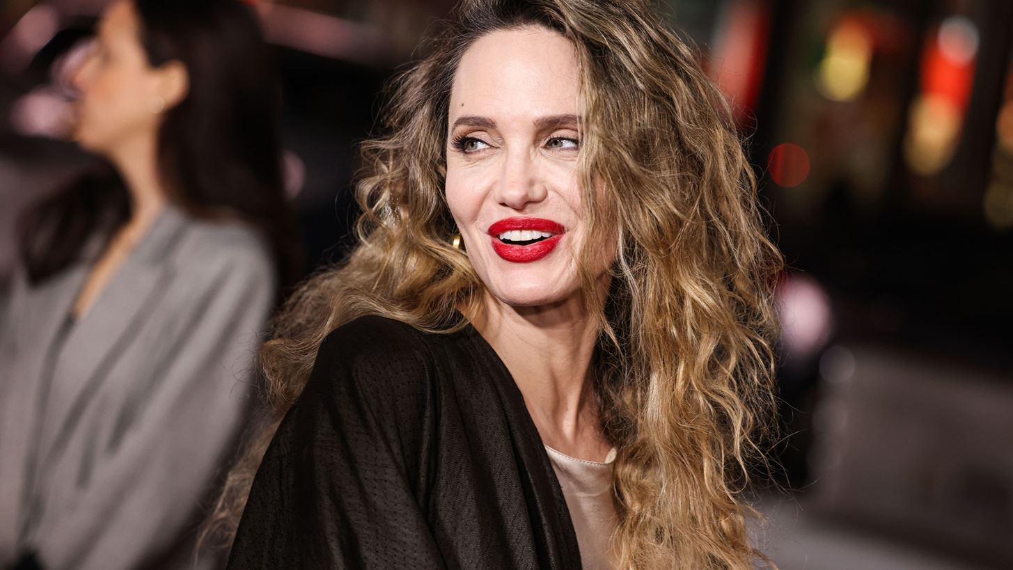 Angelina Jolie | &#x3A3;&#x3C4;&#x3BF; &#x3BA;&#x3CC;&#x3BA;&#x3BA;&#x3B9;&#x3BD;&#x3BF; &#x3C7;&#x3B1;&#x3BB;&#x3AF; &#x3C4;&#x3C9;&#x3BD; Governors 2024 &#x3BC;&#x3B5; &#x3C4;&#x3BF;&#x3BD; 16&#x3C7;&#x3C1;&#x3BF;&#x3BD;&#x3BF; &#x3B2;&#x3B9;&#x3BF;&#x3BB;&#x3BF;&#x3B3;&#x3B9;&#x3BA;&#x3CC; &#x3B3;&#x3B9;&#x3BF; &#x3C4;&#x3B7;&#x3C2; - &#x397; &#x3B1;&#x3C0;&#x3AF;&#x3C3;&#x3C4;&#x3B5;&#x3C5;&#x3C4;&#x3B7; &#x3BF;&#x3BC;&#x3BF;&#x3B9;&#x3CC;&#x3C4;&#x3B7;&#x3C4;&#x3B1; &#x3BC;&#x3B5; &#x3C4;&#x3BF;&#x3BD; Brad Pitt