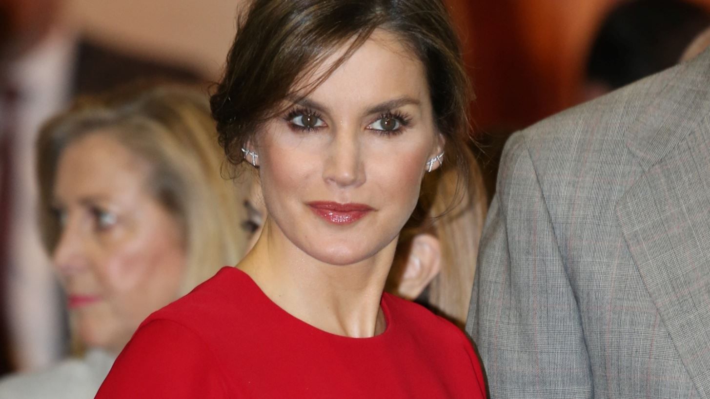 &#x397; &#x3B2;&#x3B1;&#x3C3;&#x3AF;&#x3BB;&#x3B9;&#x3C3;&#x3C3;&#x3B1; Letizia &#x3BC;&#x3B5; &#x3C4;&#x3B9;&#x3C2; &#x3B9;&#x3B4;&#x3B1;&#x3BD;&#x3B9;&#x3BA;&#x3AD;&#x3C2; &#x3B3;&#x3CC;&#x3B2;&#x3B5;&#x3C2; &#x3B3;&#x3B9;&#x3B1; &#x3C4;&#x3BF; &#x3BC;&#x3B5;&#x3C4;&#x3B1;&#x3B2;&#x3B1;&#x3C4;&#x3B9;&#x3BA;&#x3CC; &#x3C3;&#x3C4;&#x3B9;&#x3BB; &#x3C4;&#x3BF;&#x3C5; &#x3C6;&#x3B8;&#x3B9;&#x3BD;&#x3BF;&#x3C0;&#x3CE;&#x3C1;&#x3BF;&#x3C5;