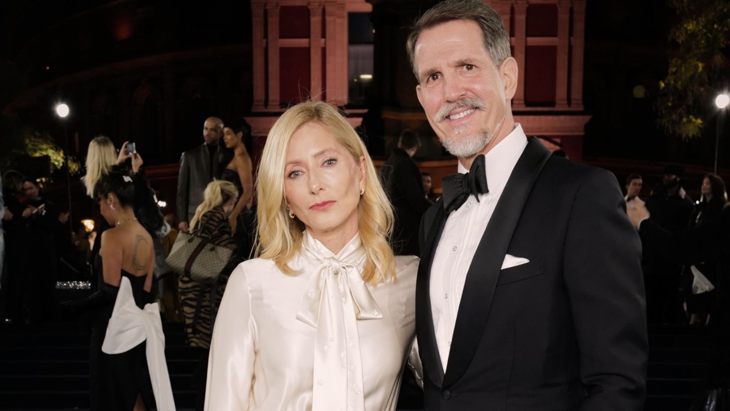 &#x397; Marie-Chantal &#x3BC;&#x3B5; &#x3BC;&#x3B5;&#x3C4;&#x3B1;&#x3BE;&#x3C9;&#x3C4;&#x3CC; &#x3C6;&#x3CC;&#x3C1;&#x3B5;&#x3BC;&#x3B1; &#x3C4;&#x3BF;&#x3C5; &#x3BF;&#x3AF;&#x3BA;&#x3BF;&#x3C5; Dior &#x3C3;&#x3C4;&#x3BF; &#x3B3;&#x3B1;&#x3BB;&#x3AC;&#x3B6;&#x3B9;&#x3BF; &#x3C7;&#x3B1;&#x3BB;&#x3AF; &#x3C4;&#x3C9;&#x3BD; Fashion Awards &#x3C3;&#x3C4;&#x3BF; &#x39B;&#x3BF;&#x3BD;&#x3B4;&#x3AF;&#x3BD;&#x3BF;