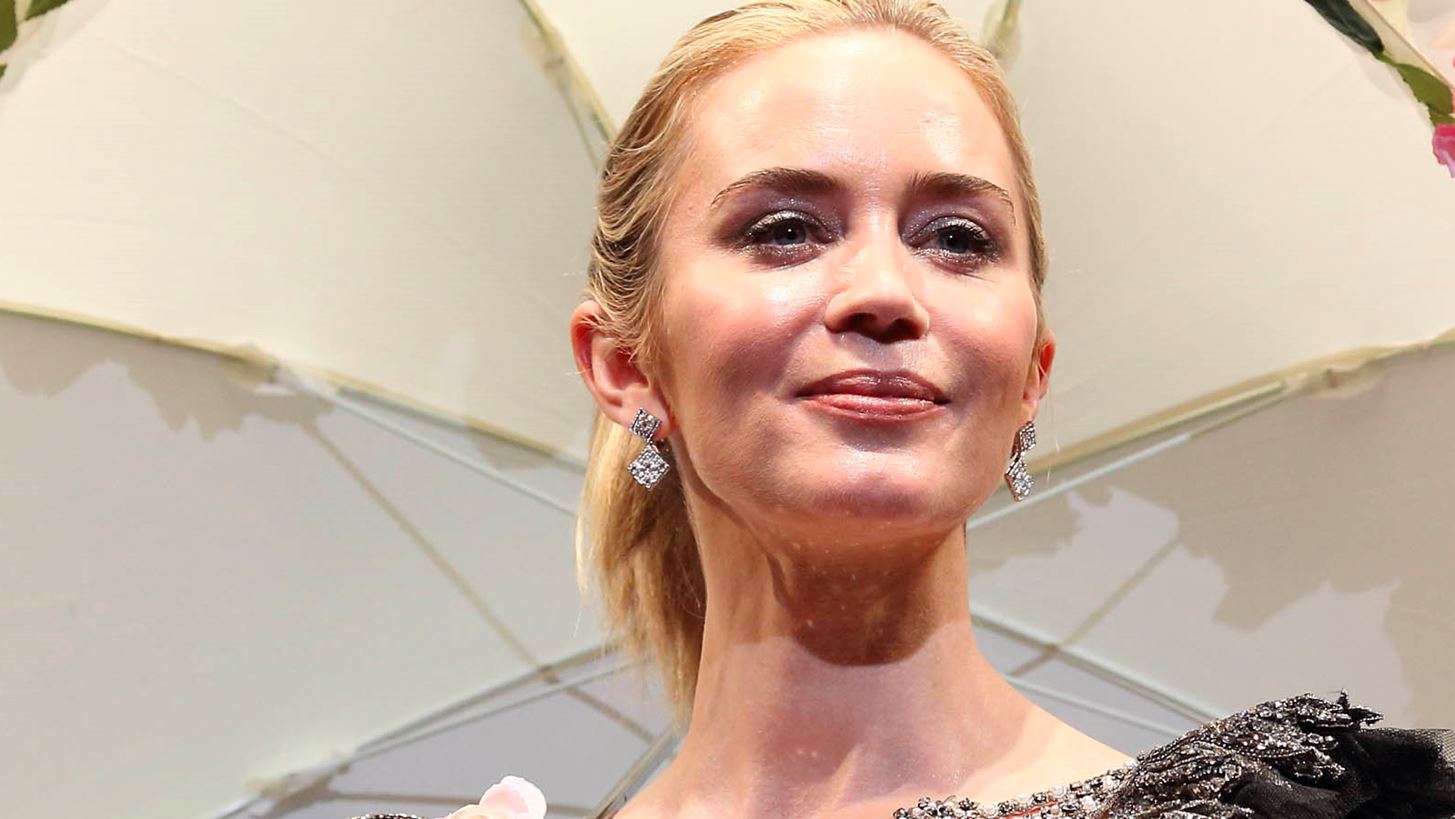 H Emily Blunt &#x3B8;&#x3B1; &#x3BA;&#x3AC;&#x3BD;&#x3B5;&#x3B9; &#x3AD;&#x3BD;&#x3B1; &#x3B4;&#x3B9;&#x3AC;&#x3BB;&#x3B5;&#x3B9;&#x3BC;&#x3BC;&#x3B1; &#x3B1;&#x3C0;&#x3CC; &#x3C4;&#x3B7;&#x3BD; &#x3C5;&#x3C0;&#x3BF;&#x3BA;&#x3C1;&#x3B9;&#x3C4;&#x3B9;&#x3BA;&#x3AE; &#x3BA;&#x3B1;&#x3B9; &#x3BF; &#x3BB;&#x3CC;&#x3B3;&#x3BF;&#x3C2; &#x3AD;&#x3C7;&#x3B5;&#x3B9; &#x3AC;&#x3BC;&#x3B5;&#x3C3;&#x3B7; &#x3C3;&#x3C7;&#x3AD;&#x3C3;&#x3B7; &#x3BC;&#x3B5; &#x3C4;&#x3B1; &#x3C0;&#x3B1;&#x3B9;&#x3B4;&#x3B9;&#x3AC; &#x3C4;&#x3B7;&#x3C2;