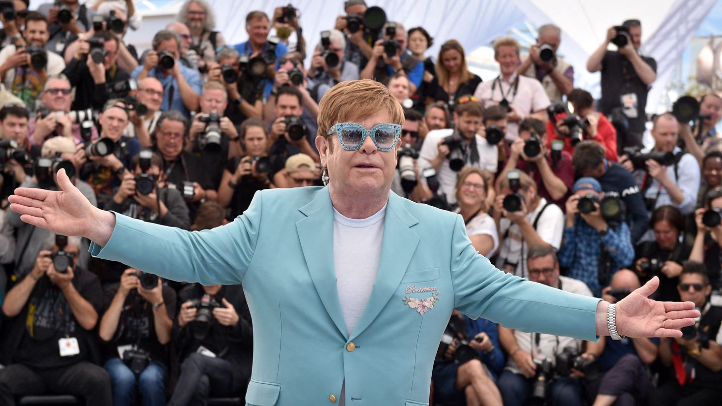 &#x39F; Elton John &#x3C3;&#x3C4;&#x3BF; 72&#x3BF; &#x3C6;&#x3B5;&#x3C3;&#x3C4;&#x3B9;&#x3B2;&#x3AC;&#x3BB; &#x3C4;&#x3C9;&#x3BD; &#x39A;&#x3B1;&#x3BD;&#x3BD;&#x3CE;&#x3BD;
