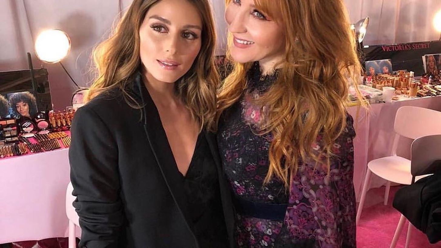 &#x397; make-up artist &#x3C4;&#x3C9;&#x3BD; &#x3B4;&#x3B9;&#x3B1;&#x3C3;&#x3AE;&#x3BC;&#x3C9;&#x3BD; &#x3B5;&#x3C0;&#x3B9;&#x3C3;&#x3B7;&#x3BC;&#x3B1;&#x3AF;&#x3BD;&#x3B5;&#x3B9; &#x3C4;&#x3B9; &#x3C0;&#x3C1;&#x3AD;&#x3C0;&#x3B5;&#x3B9; &#x3BD;&#x3B1; &#x3C0;&#x3C1;&#x3BF;&#x3C3;&#x3AD;&#x3BE;&#x3BF;&#x3C5;&#x3BC;&#x3B5; &#x3C3;&#x3C4;&#x3BF; &#x3BC;&#x3B1;&#x3BA;&#x3B9;&#x3B3;&#x3B9;&#x3AC;&#x3B6; &#x3BC;&#x3B1;&#x3C2;, &#x3BC;&#x3B5;&#x3C4;&#x3AC; &#x3C4;&#x3B1; 50