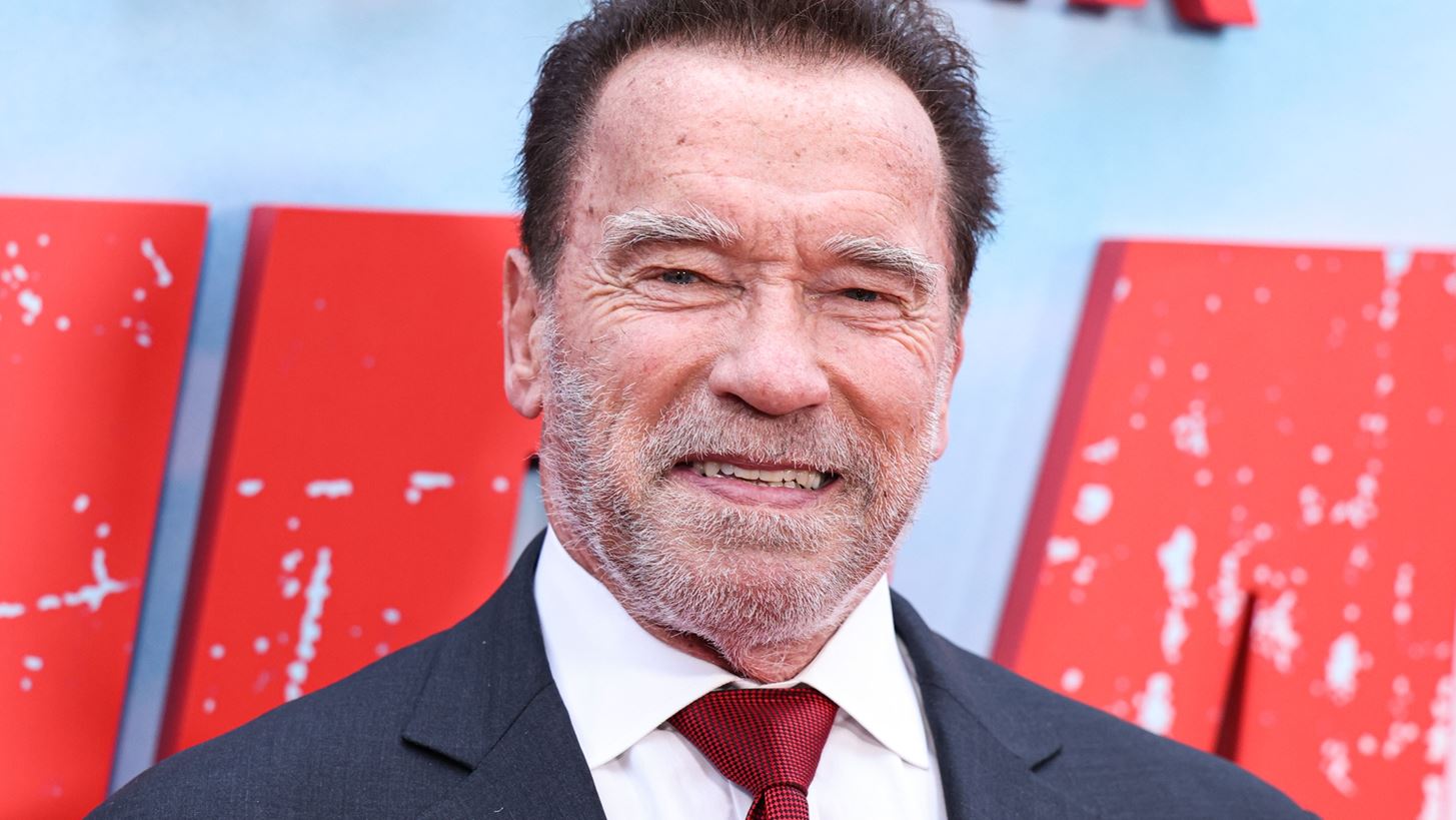 O Arnold Schwarzenegger πήγε μαζί με τα παιδιά του στην πρεμιέρα της νέας σειράς του Netflix, "FUBAR"