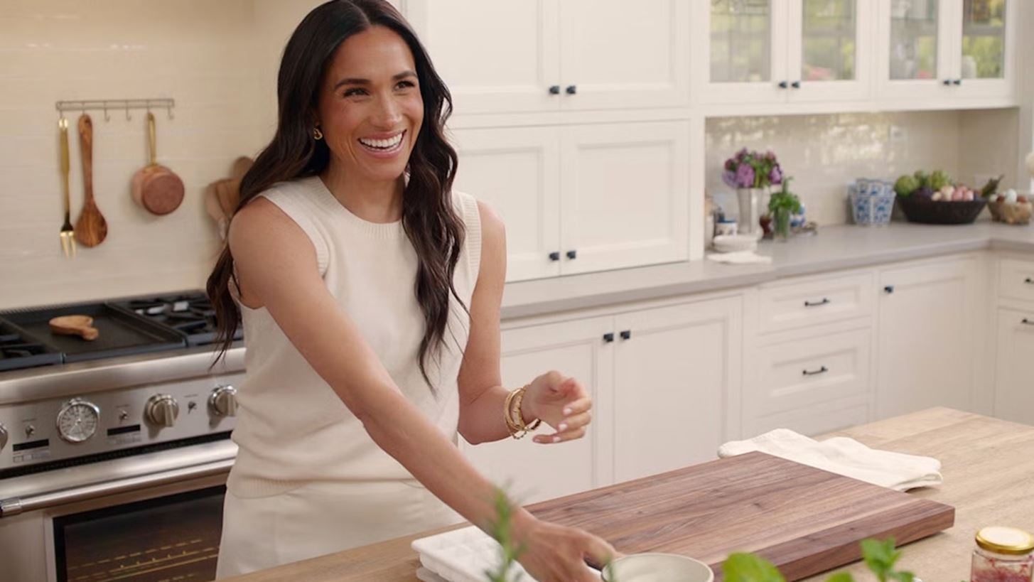 Meghan Markle | &#x397; &#x3B5;&#x3BE;&#x3AE;&#x3B3;&#x3B7;&#x3C3;&#x3B7; &#x3C0;&#x3AF;&#x3C3;&#x3C9; &#x3B1;&#x3C0;&#x3CC; &#x3C4;&#x3BF; &#x3C0;&#x3B1;&#x3C1;&#x3B1;&#x3C4;&#x3C3;&#x3BF;&#x3CD;&#x3BA;&#x3BB;&#x3B9; &#x3C0;&#x3BF;&#x3C5; &#x3C4;&#x3B7;&#x3C2; &#x3B5;&#x3AF;&#x3C7;&#x3B1;&#x3BD; &#x3B4;&#x3CE;&#x3C3;&#x3B5;&#x3B9; &#x3BF;&#x3B9; &#x3C3;&#x3C5;&#x3BD;&#x3B5;&#x3C1;&#x3B3;&#x3AC;&#x3C4;&#x3B5;&#x3C2; &#x3C4;&#x3B7;&#x3C2;