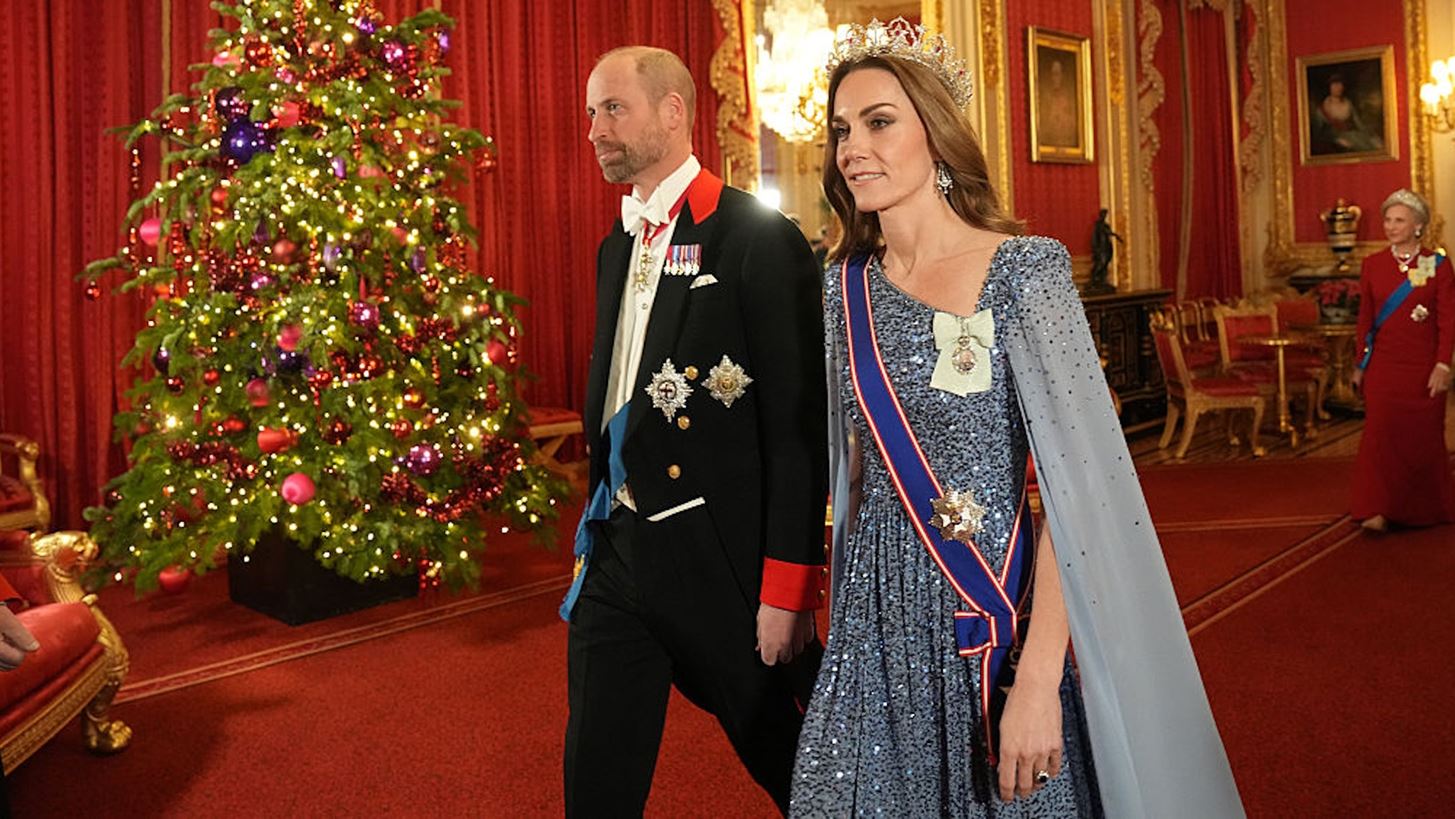 Kate Middleton | &#x388;&#x3BB;&#x3B1;&#x3BC;&#x3C8;&#x3B5; &#x3BC;&#x3B5; &#x3C4;&#x3B7;&#x3BD; &#x3C4;&#x3B9;&#x3AC;&#x3C1;&#x3B1; &#x3C4;&#x3B7;&#x3C2; &#x3B2;&#x3B1;&#x3C3;&#x3AF;&#x3BB;&#x3B9;&#x3C3;&#x3C3;&#x3B1;&#x3C2; Victoria &#x3BA;&#x3B1;&#x3B9; &#x3AD;&#x3BD;&#x3B1; &#x3AC;&#x3C8;&#x3BF;&#x3B3;&#x3BF; &#x3BC;&#x3C0;&#x3BB;&#x3B5; &#x3C6;&#x3CC;&#x3C1;&#x3B5;&#x3BC;&#x3B1;