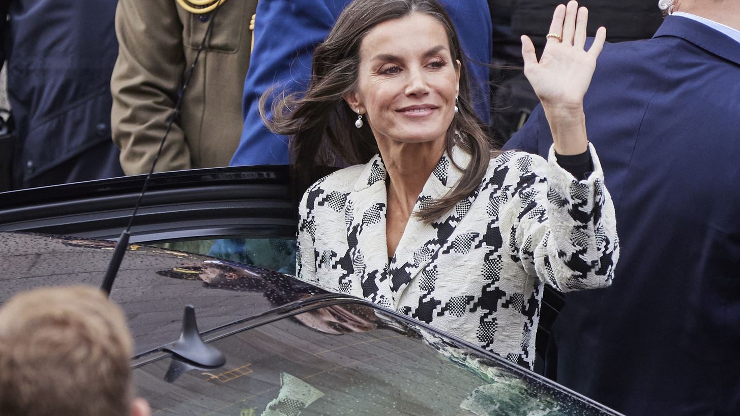 &#x3A4;&#x3BF; &#x3BA;&#x3BF;&#x3C3;&#x3C4;&#x3BF;&#x3CD;&#x3BC;&#x3B9; &#x3C4;&#x3B7;&#x3C2; &#x3B2;&#x3B1;&#x3C3;&#x3AF;&#x3BB;&#x3B9;&#x3C3;&#x3C3;&#x3B1;&#x3C2; Letizia &#x3B3;&#x3AF;&#x3BD;&#x3B5;&#x3C4;&#x3B1;&#x3B9; &#x3B7; &#x3B9;&#x3B4;&#x3B1;&#x3BD;&#x3B9;&#x3BA;&#x3AE; &#x3C0;&#x3C1;&#x3CC;&#x3C4;&#x3B1;&#x3C3;&#x3B7; &#x3B3;&#x3B9;&#x3B1; &#x3AD;&#x3BD;&#x3B1; party look