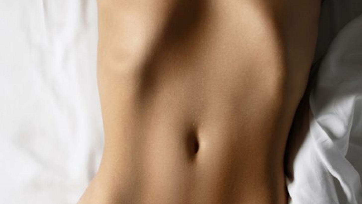 Γιατί έχεις φούσκωμα και τι να φας (και οι τροφές που θες για επίπεδη κοιλιά)