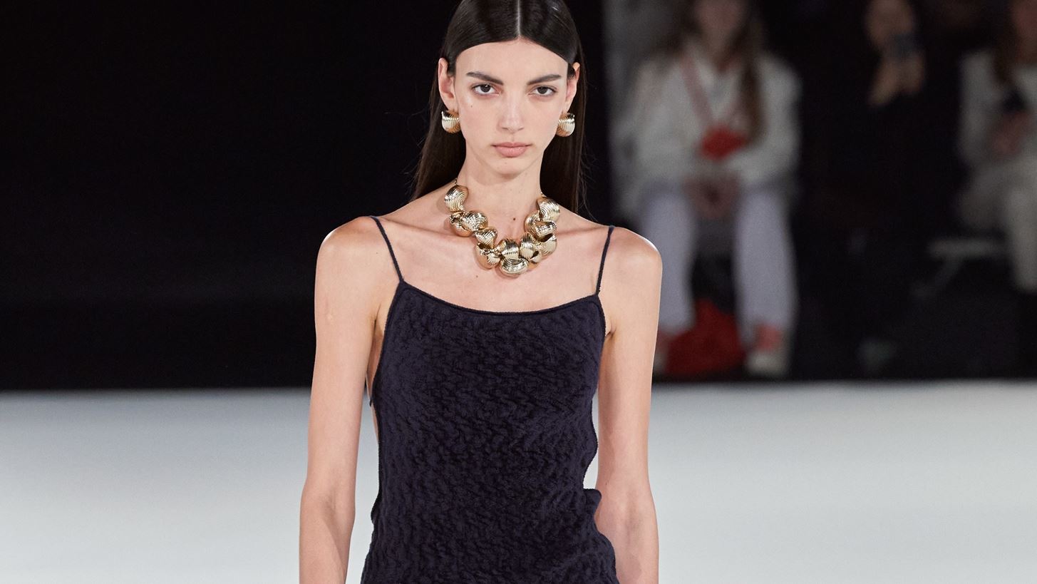 &#x3A4;&#x3BF; slip dress &#x3B5;&#x3AF;&#x3BD;&#x3B1;&#x3B9; &#x3C4;&#x3BF; &#x3C6;&#x3CC;&#x3C1;&#x3B5;&#x3BC;&#x3B1; &#x3C0;&#x3BF;&#x3C5; &#x3C7;&#x3C1;&#x3B5;&#x3B9;&#x3AC;&#x3B6;&#x3B5;&#x3C4;&#x3B1;&#x3B9; &#x3B7; &#x3C6;&#x3B8;&#x3B9;&#x3BD;&#x3BF;&#x3C0;&#x3C9;&#x3C1;&#x3B9;&#x3BD;&#x3AE; &#x3C3;&#x3BF;&#x3C5; &#x3B3;&#x3BA;&#x3B1;&#x3C1;&#x3BD;&#x3C4;&#x3B1;&#x3C1;&#x3CC;&#x3BC;&#x3C0;&#x3B1;
