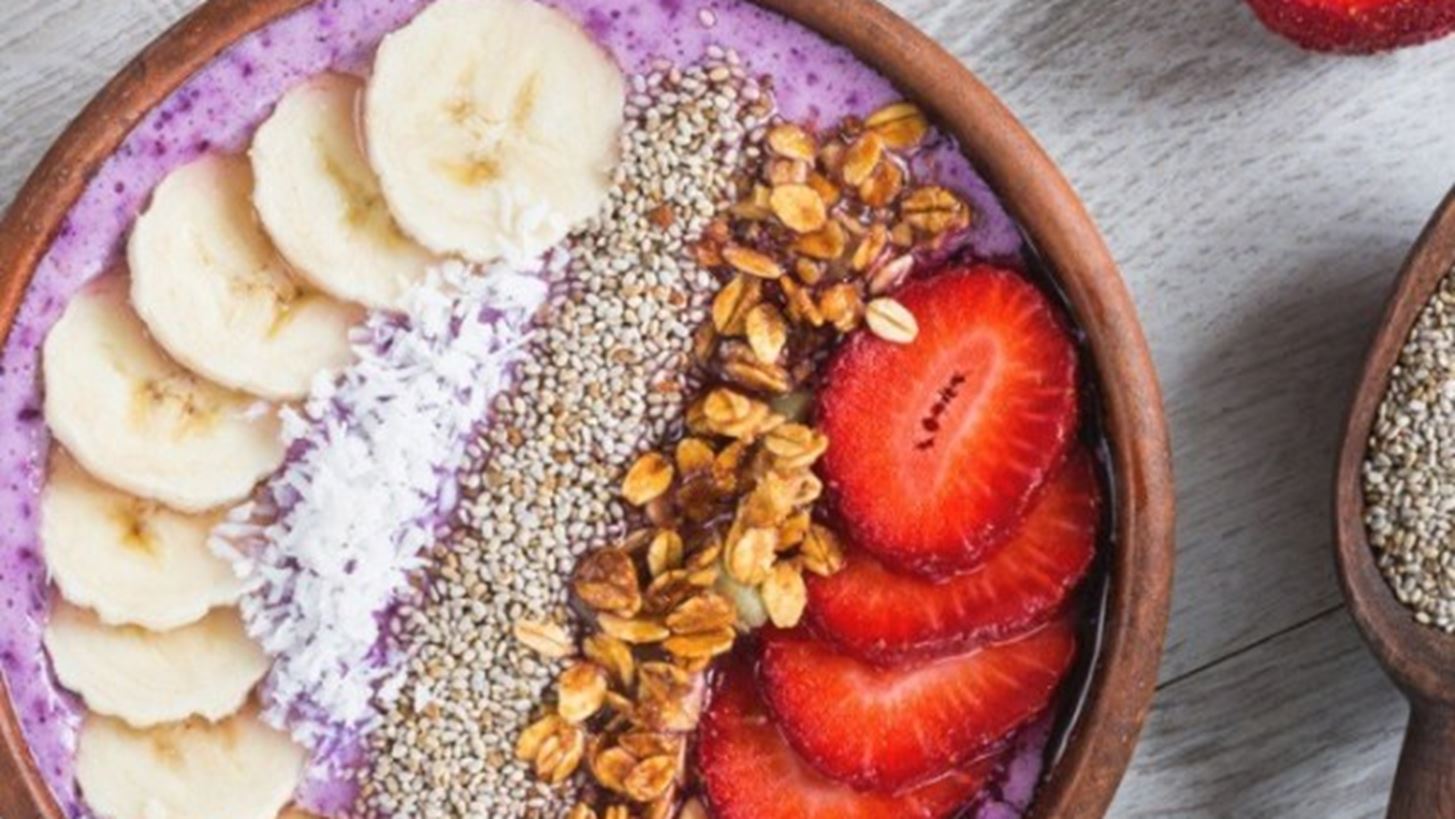 Πρωινό στις διακοπές: 5 ιδέες για να ξεκινήσεις τη μέρα σου υγιεινά και να μην πεινάσεις