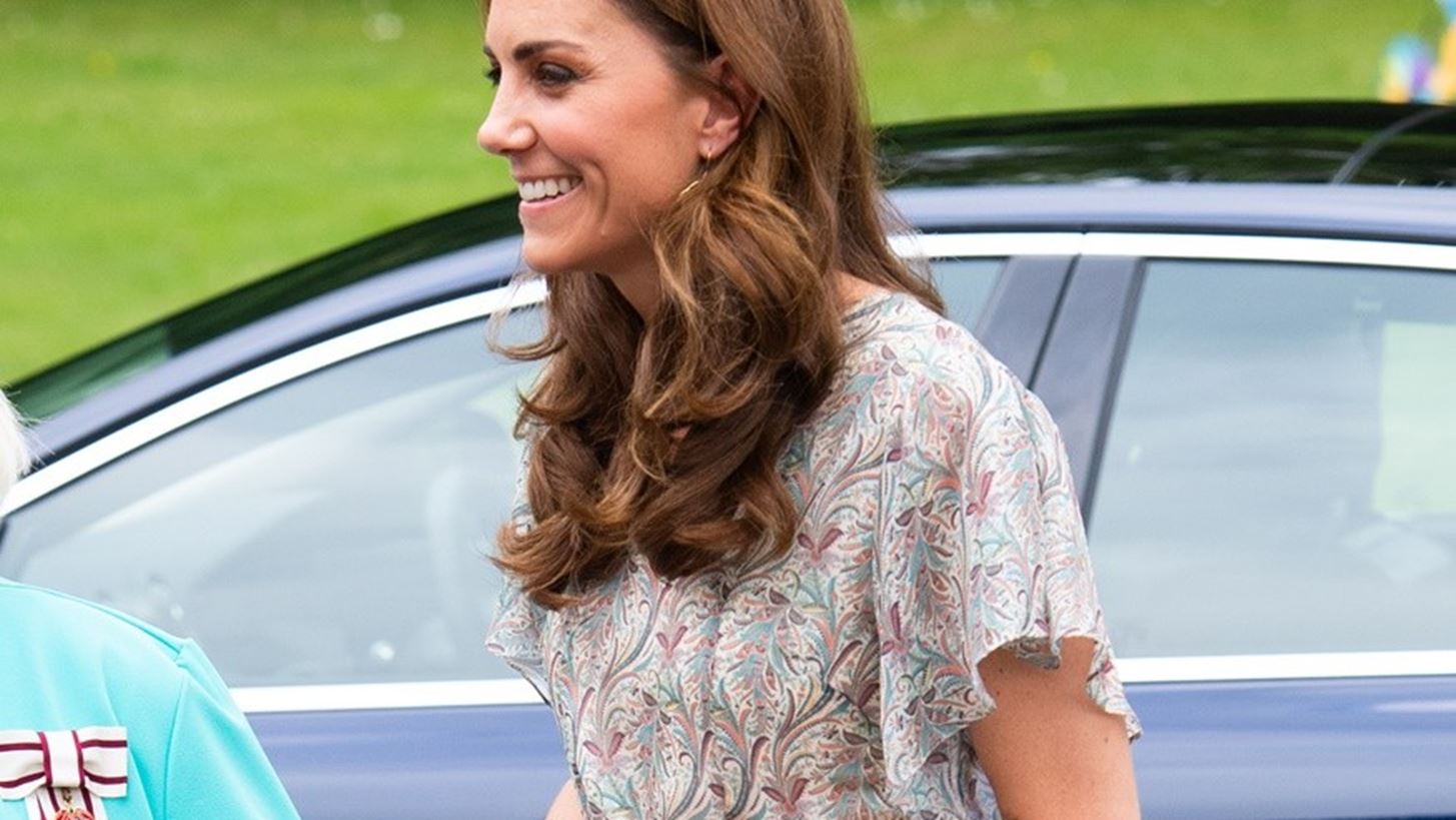 &#x397; Kate Middleton &#x3BC;&#x3B9;&#x3BB;&#x3AC;&#x3B5;&#x3B9; &#x3B3;&#x3B9;&#x3B1; &#x3C4;&#x3B7; &#x3B4;&#x3CD;&#x3C3;&#x3BA;&#x3BF;&#x3BB;&#x3B7; &#x3C0;&#x3B5;&#x3C1;&#x3AF;&#x3BF;&#x3B4;&#x3BF; &#x3C4;&#x3BF;&#x3C5; lockdown