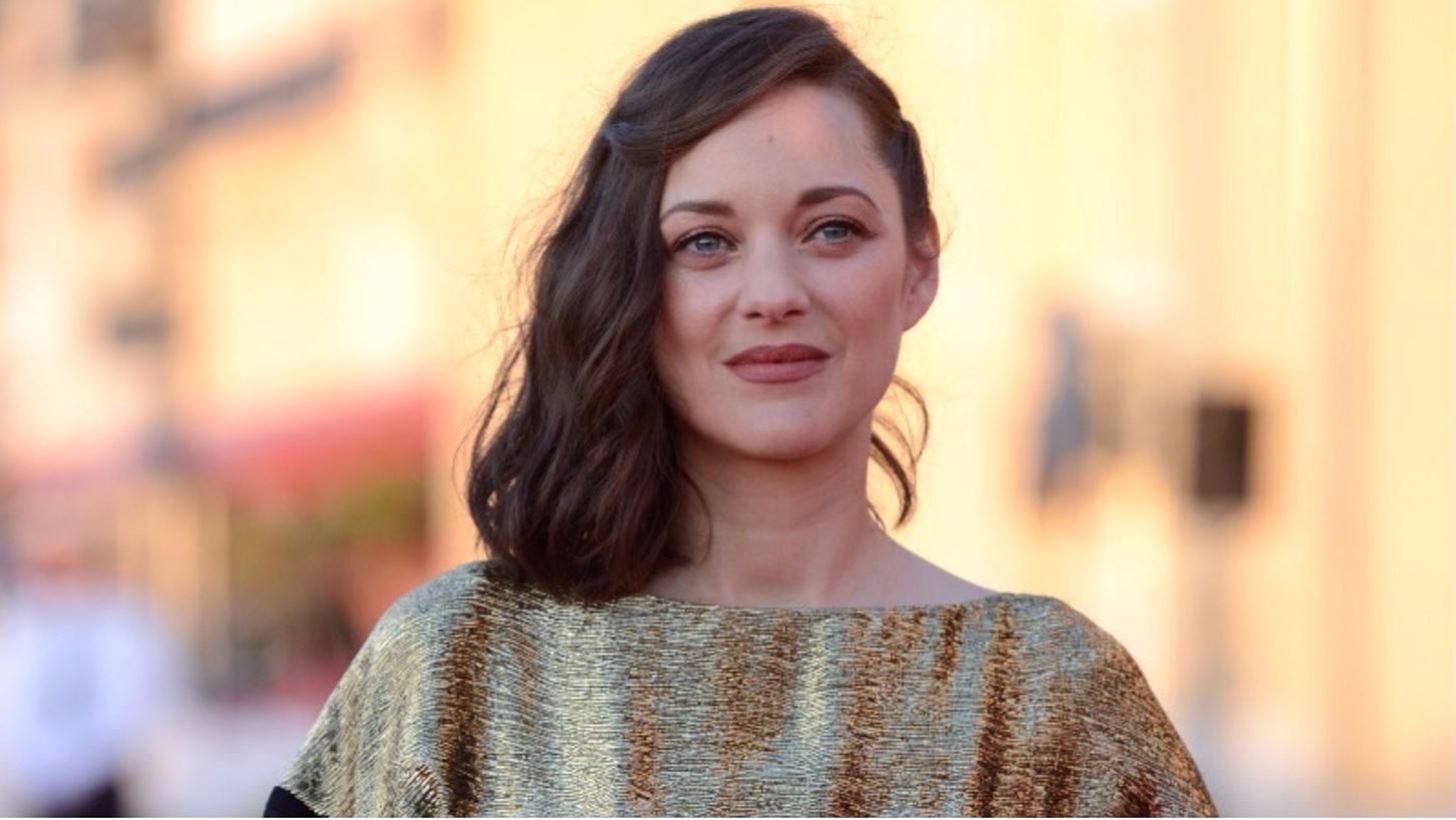 H Marion Cotillard με ανανεωμένο hair look δείχνει καλύτερη από ποτέ