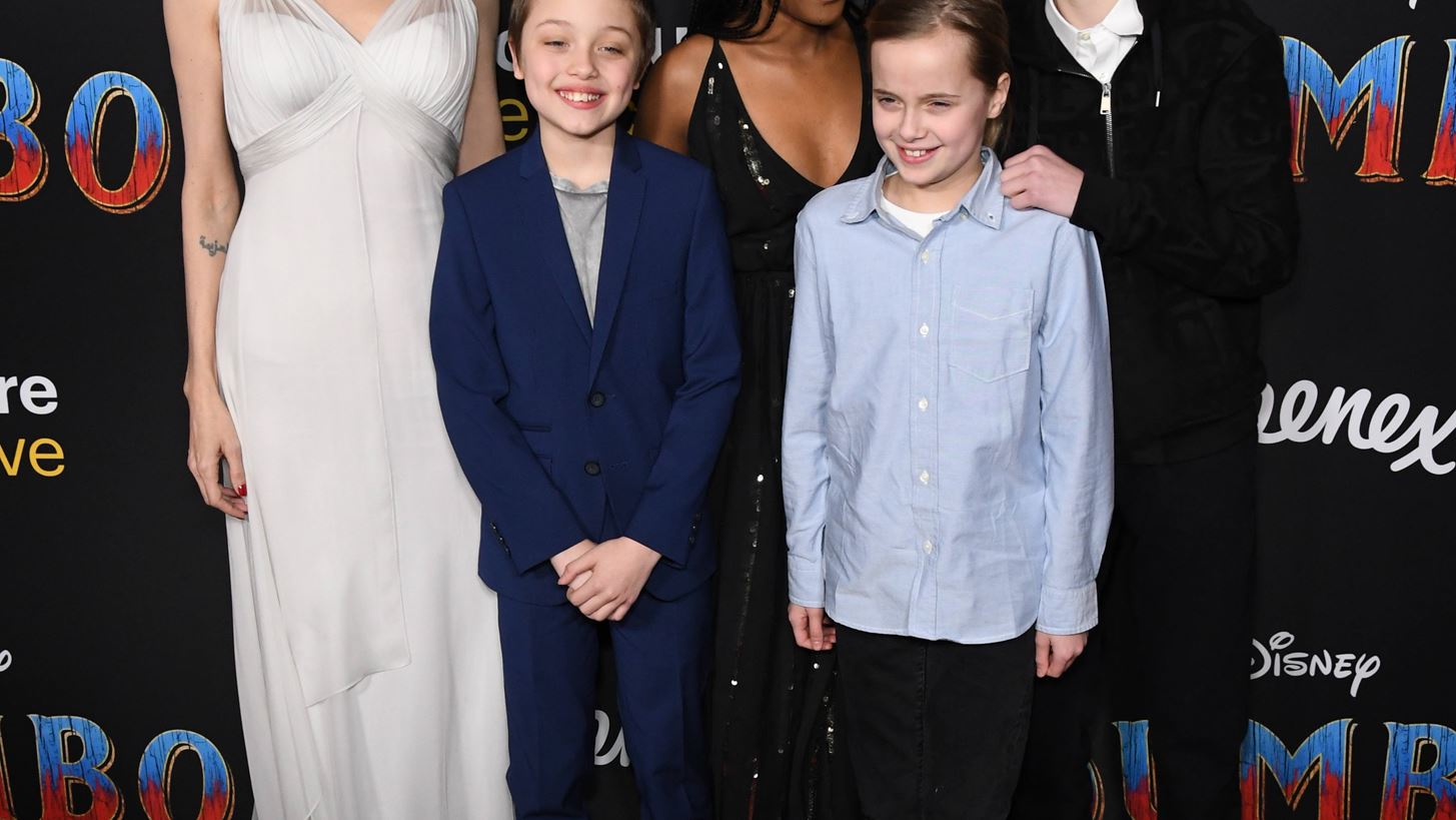 Angelina Jolie: &#x3A3;&#x3B5; &#x3BC;&#x3AF;&#x3B1; &#x3C4;&#x3C1;&#x3C5;&#x3C6;&#x3B5;&#x3C1;&#x3AE; &#x3B5;&#x3BE;&#x3BF;&#x3BC;&#x3BF;&#x3BB;&#x3CC;&#x3B3;&#x3B7;&#x3C3;&#x3B7;, &#x3BC;&#x3B9;&#x3BB;&#x3AC;&#x3B5;&#x3B9; &#x3B3;&#x3B9;&#x3B1; &#x3C4;&#x3BF;&#x3BD; &#x3B3;&#x3B9;&#x3BF; &#x3C4;&#x3B7;&#x3C2; &#x3C0;&#x3BF;&#x3C5; &#x3BC;&#x3CC;&#x3BB;&#x3B9;&#x3C2; &#x3BC;&#x3C0;&#x3AE;&#x3BA;&#x3B5; &#x3C0;&#x3B1;&#x3BD;&#x3B5;&#x3C0;&#x3B9;&#x3C3;&#x3C4;&#x3AE;&#x3BC;&#x3B9;&#x3BF;