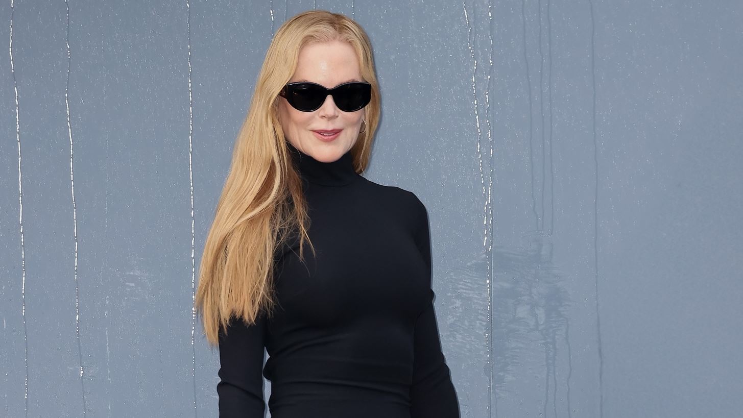 Nicole Kidman | &#x3A4;&#x3BF; &#x3B2;&#x3AF;&#x3BD;&#x3C4;&#x3B5;&#x3BF; &#x3C0;&#x3BF;&#x3C5; &#x3C4;&#x3B7; &#x3B4;&#x3B5;&#x3AF;&#x3C7;&#x3BD;&#x3B5;&#x3B9; &#x3BD;&#x3B1; &#x3C3;&#x3C0;&#x3C1;&#x3CE;&#x3C7;&#x3BD;&#x3B5;&#x3B9; &#x3C4;&#x3B7;&#x3BD; Salma Hayek &#x3C3;&#x3B5; fashion show &#x3C3;&#x3C4;&#x3BF; &#x3A0;&#x3B1;&#x3C1;&#x3AF;&#x3C3;&#x3B9;