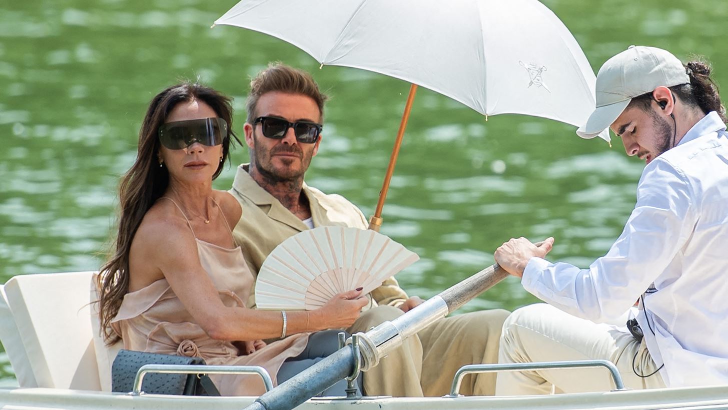 David &amp; Victoria Beckham | &#x393;&#x3B9;&#x3B1;&#x3C4;&#x3AF; &#x3C4;&#x3B1; &quot;&#x3AD;&#x3C3;&#x3C0;&#x3B1;&#x3C3;&#x3B1;&#x3BD;&quot; &#x3BC;&#x3B5; &#x3C4;&#x3B7;&#x3BD; Meghan Markle &#x3BA;&#x3B1;&#x3B9; &#x3C4;&#x3BF;&#x3BD; &#x3A0;&#x3C1;&#x3AF;&#x3B3;&#x3BA;&#x3B9;&#x3C0;&#x3B1; Harry