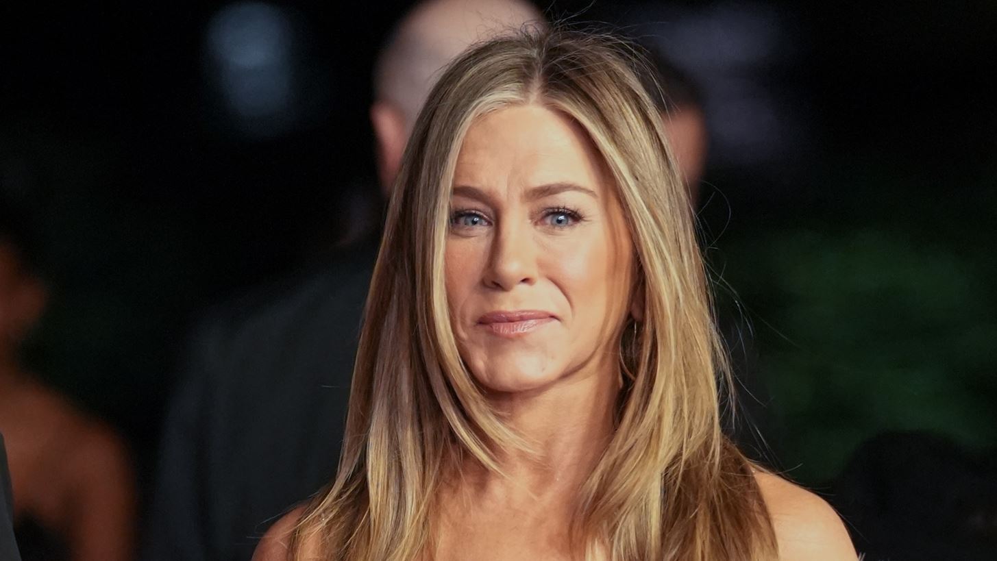 Jennifer Aniston | H &#x3C6;&#x3AC;&#x3C1;&#x3C3;&#x3B1; &#x3C0;&#x3BF;&#x3C5; &#x3AD;&#x3BA;&#x3B1;&#x3BD;&#x3B1;&#x3BD; &#x3BC;&#x3B5; &#x3C4;&#x3BF;&#x3BD; Matthew Perry &#x3C3;&#x3C4;&#x3B7; Lisa Kudrow