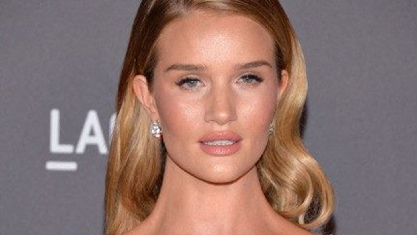 Less is more | To makeup look &#x3C4;&#x3B7;&#x3C2; Rosie Huntington-Whitely &#x3C0;&#x3BF;&#x3C5; &#x3B5;&#x3AF;&#x3BD;&#x3B1;&#x3B9; &#x3CC;, &#x3C4;&#x3B9; &#x3C0;&#x3C1;&#x3AD;&#x3C0;&#x3B5;&#x3B9; &#x3B3;&#x3B9;&#x3B1; &#x3C4;&#x3B7;&#x3BD; &#x3BA;&#x3B1;&#x3C1;&#x3B1;&#x3BD;&#x3C4;&#x3AF;&#x3BD;&#x3B1;