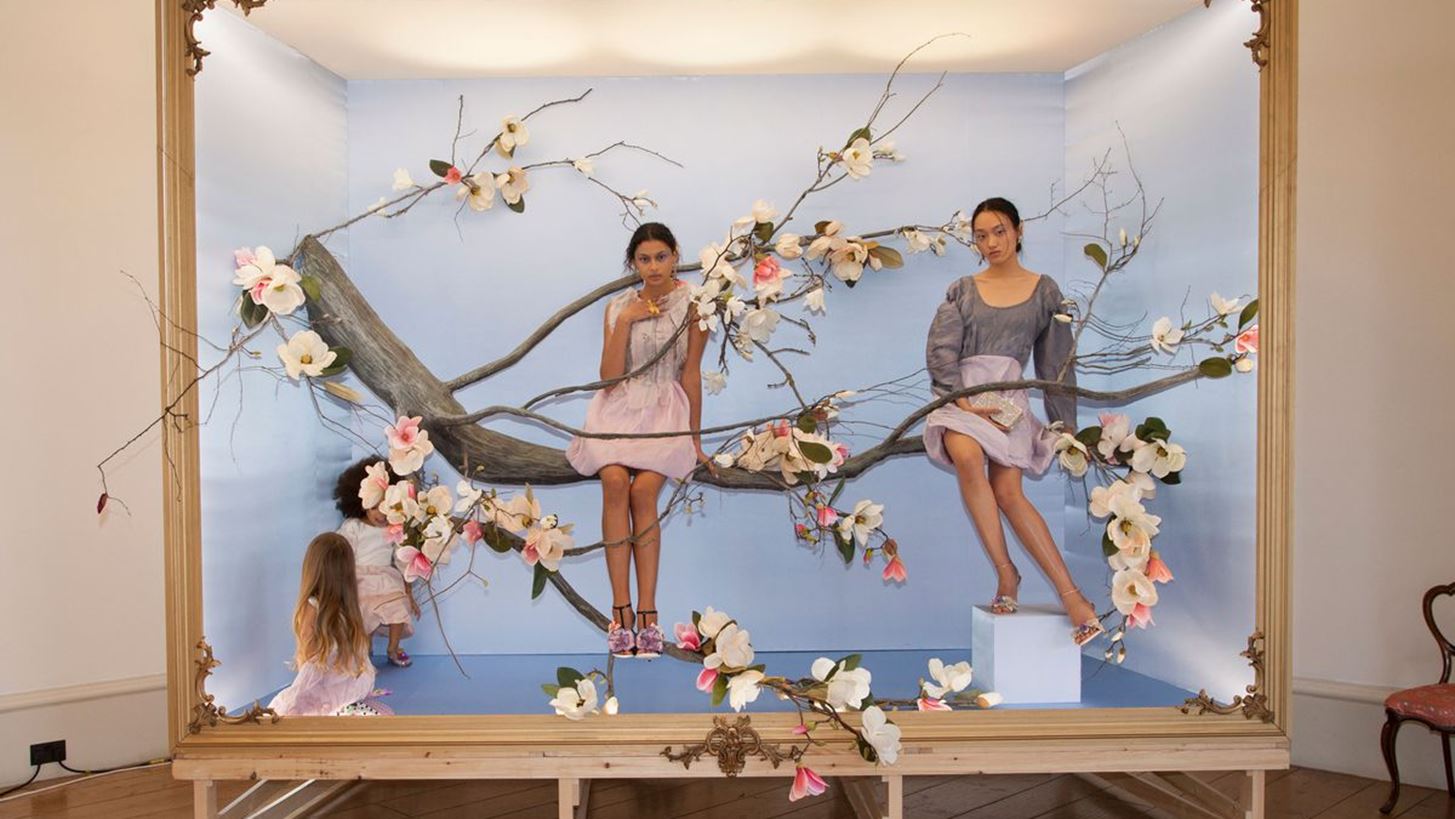 "Αληθινές νεράιδες": Η πρωτότυπη παρουσίαση του show της Sophia Webster