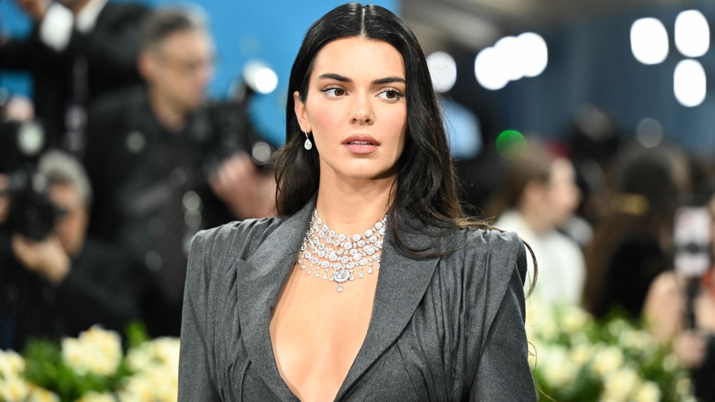 Kendall Jenner | &#x39C;&#x3B5; &#x3BC;&#x3B1;&#x3BD;&#x3B9;&#x3BA;&#x3B9;&#x3BF;&#x3CD;&#x3C1; &#x3C3;&#x3C4;&#x3BF; &#x3C7;&#x3C1;&#x3CE;&#x3BC;&#x3B1; &#x3C0;&#x3BF;&#x3C5; &#x3B1;&#x3B3;&#x3B1;&#x3C0;&#x3AE;&#x3B8;&#x3B7;&#x3BA;&#x3B5; &#x3CC;&#x3C3;&#x3B1; &#x3BB;&#x3AF;&#x3B3;&#x3B1; &#x3C4;&#x3BF; &#x3C6;&#x3B5;&#x3C4;&#x3B9;&#x3BD;&#x3CC; &#x3BA;&#x3B1;&#x3BB;&#x3BF;&#x3BA;&#x3B1;&#x3AF;&#x3C1;&#x3B9;