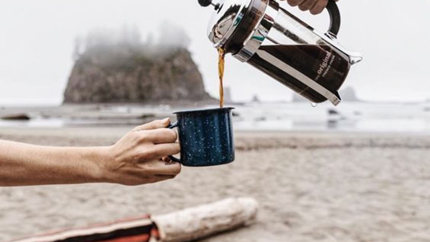 Οι άνθρωποι που πίνουν πολύ καφέ, τείνουν να ζουν περισσότερο