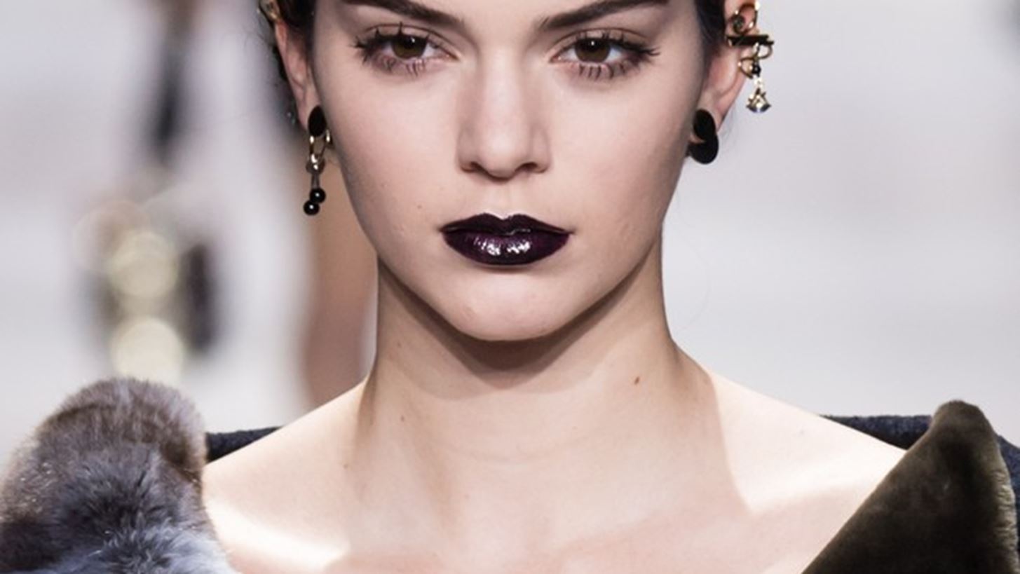&#x39F;&#x3B9; &#x3BA;&#x3B1;&#x3BB;&#x3CD;&#x3C4;&#x3B5;&#x3C1;&#x3B5;&#x3C2; &#x3B1;&#x3C0;&#x3BF;&#x3C7;&#x3C1;&#x3CE;&#x3C3;&#x3B5;&#x3B9;&#x3C2; &#x3B3;&#x3B9;&#x3B1; &#x3C4;&#x3B1; &#x3C7;&#x3B5;&#x3AF;&#x3BB;&#x3B7; &#x3B1;&#x3C0;&#x3CC; &#x3C4;&#x3BF; catwalk &#x3C0;&#x3BF;&#x3C5; &#x3B8;&#x3B1; &#x3C6;&#x3BF;&#x3C1;&#x3AD;&#x3C3;&#x3BF;&#x3C5;&#x3BC;&#x3B5; (&#x3C3;&#x3AF;&#x3B3;&#x3BF;&#x3C5;&#x3C1;&#x3B1;) &#x3BA;&#x3B1;&#x3B9; &#x3C4;&#x3BF; 2017