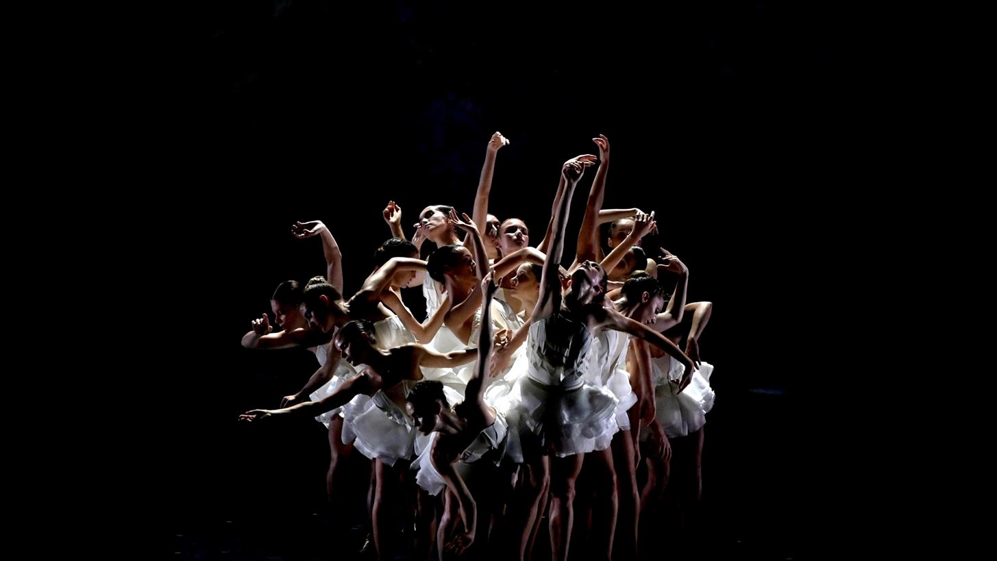 Ballets Preljocaj - &#x397; &#x3BB;&#x3AF;&#x3BC;&#x3BD;&#x3B7; &#x3C4;&#x3C9;&#x3BD; &#x3BA;&#x3CD;&#x3BA;&#x3BD;&#x3C9;&#x3BD; &#x3C3;&#x3C4;&#x3BF; &#x39C;&#x3AD;&#x3B3;&#x3B1;&#x3C1;&#x3BF; &#x39C;&#x3BF;&#x3C5;&#x3C3;&#x3B9;&#x3BA;&#x3AE;&#x3C2;