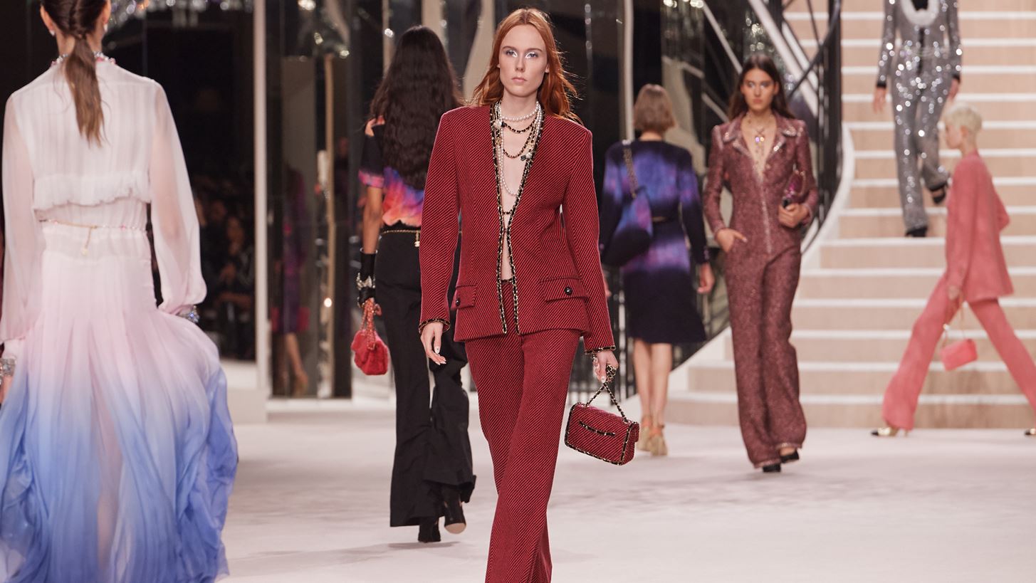 &#x397; Chanel &#x3C4;&#x3B1;&#x3BE;&#x3B9;&#x3B4;&#x3B5;&#x3CD;&#x3B5;&#x3B9; &#x3C3;&#x3C4;&#x3BF; &#x39C;&#x3AC;&#x3BD;&#x3C4;&#x3C3;&#x3B5;&#x3C3;&#x3C4;&#x3B5;&#x3C1; &#x3B3;&#x3B9;&#x3B1; &#x3C4;&#x3B7;&#x3BD; &#x3B5;&#x3C0;&#x3CC;&#x3BC;&#x3B5;&#x3BD;&#x3B7; M&#xE9;tiers d&#x2019;Art