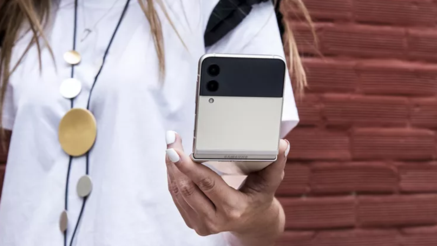 Style meets tech with a twist | &#x3A0;&#x3CE;&#x3C2; &#x3C4;&#x3BF; smartphone &#x3BC;&#x3BF;&#x3C5;, &#x3B2;&#x3B5;&#x3BB;&#x3C4;&#x3AF;&#x3C9;&#x3C3;&#x3B5; &#x3C4;&#x3B7;&#x3BD; &#x3BA;&#x3B1;&#x3B8;&#x3B7;&#x3BC;&#x3B5;&#x3C1;&#x3B9;&#x3BD;&#x3CC;&#x3C4;&#x3B7;&#x3C4;&#x3AC; &#x3BC;&#x3BF;&#x3C5;