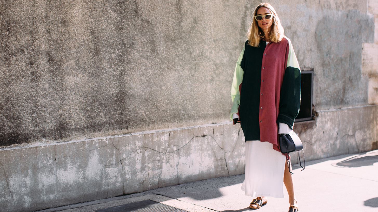Street style &#x3BA;&#x3B1;&#x3C4;&#x3B5;&#x3C5;&#x3B8;&#x3B5;&#x3AF;&#x3B1;&#x3BD; &#x3B1;&#x3C0;&#x3CC; &#x3C4;&#x3BF; &#x3A0;&#x3B1;&#x3C1;&#x3AF;&#x3C3;&#x3B9;