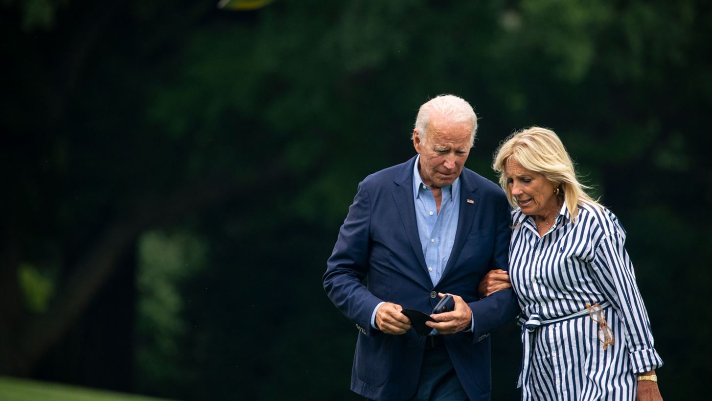 Joe -Jill Biden | &#x3A4;&#x3BF; &#x3BC;&#x3AE;&#x3BD;&#x3C5;&#x3BC;&#x3B1; &#x3C4;&#x3BF;&#x3C5; &#x3C0;&#x3C1;&#x3BF;&#x3B5;&#x3B4;&#x3C1;&#x3B9;&#x3BA;&#x3BF;&#x3CD; &#x3B6;&#x3B5;&#x3CD;&#x3B3;&#x3BF;&#x3C5;&#x3C2; &#x3C4;&#x3C9;&#x3BD; &#x397;&#x3A0;&#x391; &#x3B3;&#x3B9;&#x3B1; &#x3C4;&#x3B7;&#x3BD; &#x3C4;&#x3C1;&#x3B1;&#x3B3;&#x3C9;&#x3B4;&#x3AF;&#x3B1; &#x3C3;&#x3C4;&#x3B1; &#x3A4;&#x3AD;&#x3BC;&#x3C0;&#x3B7;