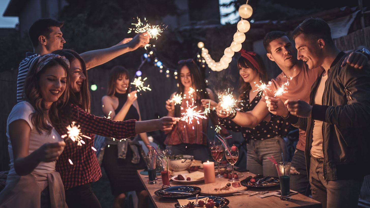 Urban party &#x3C3;&#x3C4;&#x3B7;&#x3BD; &#x3C4;&#x3B1;&#x3C1;&#x3AC;&#x3C4;&#x3C3;&#x3B1;: &#x397; &#x3C0;&#x3B9;&#x3BF; &#x3BA;&#x3B1;&#x3BB;&#x3BF;&#x3BA;&#x3B1;&#x3B9;&#x3C1;&#x3B9;&#x3BD;&#x3AE; &#x3B5;&#x3BC;&#x3C0;&#x3B5;&#x3B9;&#x3C1;&#x3AF;&#x3B1; &#x3C0;&#x3BF;&#x3C5; &#x3B8;&#x3B1; &#x3B6;&#x3AE;&#x3C3;&#x3B5;&#x3B9;&#x3C2; &#x3C3;&#x3C4;&#x3B7;&#x3BD; &#x3C0;&#x3CC;&#x3BB;&#x3B7;