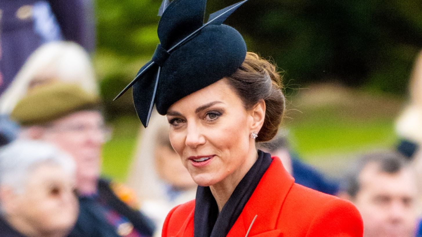 &#x397; Kate Middleton &#x3BC;&#x3B5; &#x3C4;&#x3BF; blazer &#x3C0;&#x3BF;&#x3C5; &#x3B1;&#x3C0;&#x3BF;&#x3C4;&#x3B5;&#x3BB;&#x3B5;&#x3AF; &#x3C4;&#x3B7; &#x3BC;&#x3B5;&#x3B3;&#x3B1;&#x3BB;&#x3CD;&#x3C4;&#x3B5;&#x3C1;&#x3B7; &#x3C4;&#x3AC;&#x3C3;&#x3B7; &#x3B3;&#x3B9;&#x3B1; &#x3C6;&#x3AD;&#x3C4;&#x3BF;&#x3C2; &#x3C4;&#x3B7;&#x3BD; &#x3AC;&#x3BD;&#x3BF;&#x3B9;&#x3BE;&#x3B7;
