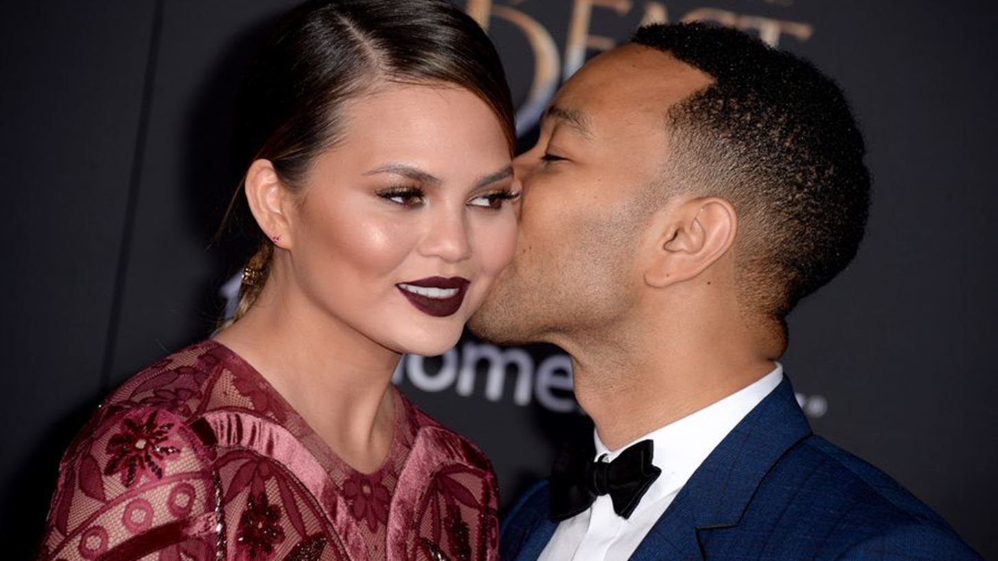 John Legend- Chrissy Teigen: &#x393;&#x3B9;&#x3B1; &#x3B4;&#x3B5;&#x3CD;&#x3C4;&#x3B5;&#x3C1;&#x3B7; &#x3C6;&#x3BF;&#x3C1;&#x3AC; &#x3B3;&#x3BF;&#x3BD;&#x3B5;&#x3AF;&#x3C2;