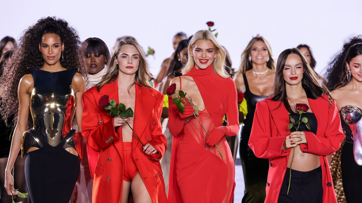 &#x3A0;&#x3B1;&#x3C1;&#x3AF;&#x3C3;&#x3B9; | &#x39F;&#x3B9; &#x3B4;&#x3B9;&#x3AC;&#x3C3;&#x3B7;&#x3BC;&#x3B5;&#x3C2; &#x3C0;&#x3BF;&#x3C5; &#x3AD;&#x3BB;&#x3B1;&#x3BC;&#x3C8;&#x3B1;&#x3BD; &#x3C3;&#x3C4;&#x3BF; catwalk &#x3C4;&#x3BF;&#x3C5; Le D&#xE9;fil&#xE9; &#x3C4;&#x3B7;&#x3C2; L&#x27;Or&#xE9;al Paris