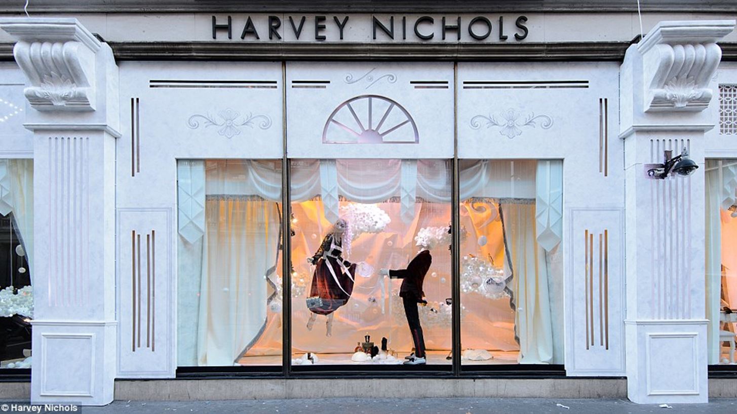 Harvey Nichols: &#x3A4;&#x3BF; &#x3B5;&#x3BC;&#x3C0;&#x3BF;&#x3C1;&#x3B9;&#x3BA;&#x3CC; &#x3BA;&#x3AD;&#x3BD;&#x3C4;&#x3C1;&#x3BF; &#x3AD;&#x3C7;&#x3B5;&#x3B9; &#x3C4;&#x3B9;&#x3C2; &#x3C0;&#x3B9;&#x3BF; &#x3B5;&#x3BD;&#x3C4;&#x3C5;&#x3C0;&#x3C9;&#x3C3;&#x3B9;&#x3B1;&#x3BA;&#x3AD;&#x3C2; &#x3B3;&#x3B9;&#x3BF;&#x3C1;&#x3C4;&#x3B9;&#x3BD;&#x3AD;&#x3C2; &#x3B2;&#x3B9;&#x3C4;&#x3C1;&#x3AF;&#x3BD;&#x3B5;&#x3C2; &#x3C0;&#x3BF;&#x3C5; &#x3AD;&#x3C7;&#x3B5;&#x3B9;&#x3C2; &#x3B4;&#x3B5;&#x3B9;