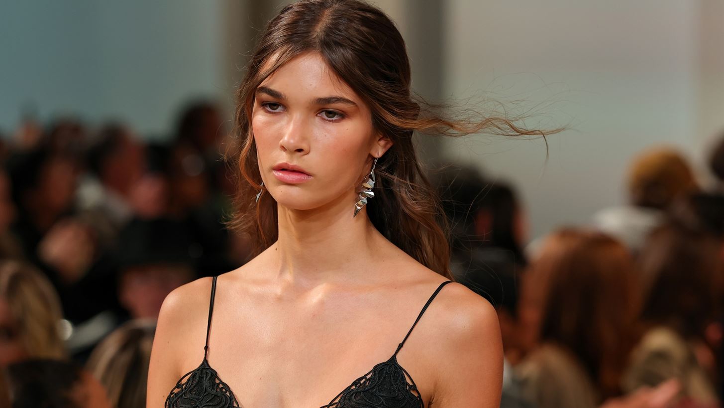 Fragrance is the new skincare | &#x393;&#x3B9;&#x3B1;&#x3C4;&#x3AF; &#x3C4;&#x3BF; &#x3AC;&#x3C1;&#x3C9;&#x3BC;&#x3B1; &#x3B5;&#x3AF;&#x3BD;&#x3B1;&#x3B9; &#x3C0;&#x3BB;&#x3AD;&#x3BF;&#x3BD; &#x3B7; &#x3BD;&#x3AD;&#x3B1; beauty &#x3B5;&#x3BC;&#x3BC;&#x3BF;&#x3BD;&#x3AE; &#x3C4;&#x3B7;&#x3C2; &#x3B3;&#x3B5;&#x3BD;&#x3B9;&#x3AC;&#x3C2; &#x3BC;&#x3B1;&#x3C2;