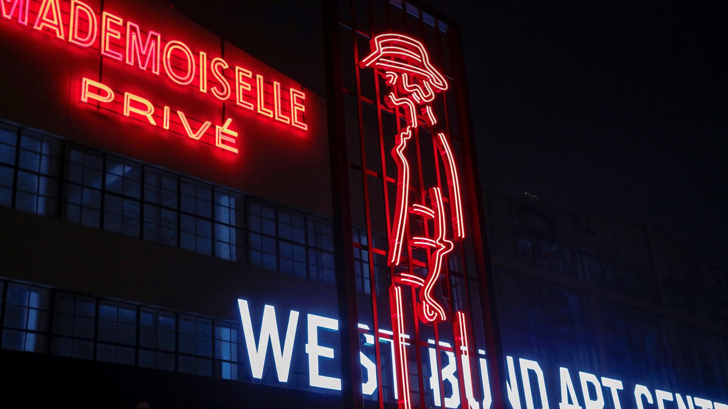 &#x397; &#x3AD;&#x3BA;&#x3B8;&#x3B5;&#x3C3;&#x3B7; Mademoiselle Priv&#xE9; &#x3BC;&#x3B5;&#x3C4;&#x3B1;&#x3C6;&#x3AD;&#x3C1;&#x3B5;&#x3C4;&#x3B1;&#x3B9; &#x3C3;&#x3C4;&#x3B7; &#x3A3;&#x3B1;&#x3BD;&#x3B3;&#x3BA;&#x3AC;&#x3B7;