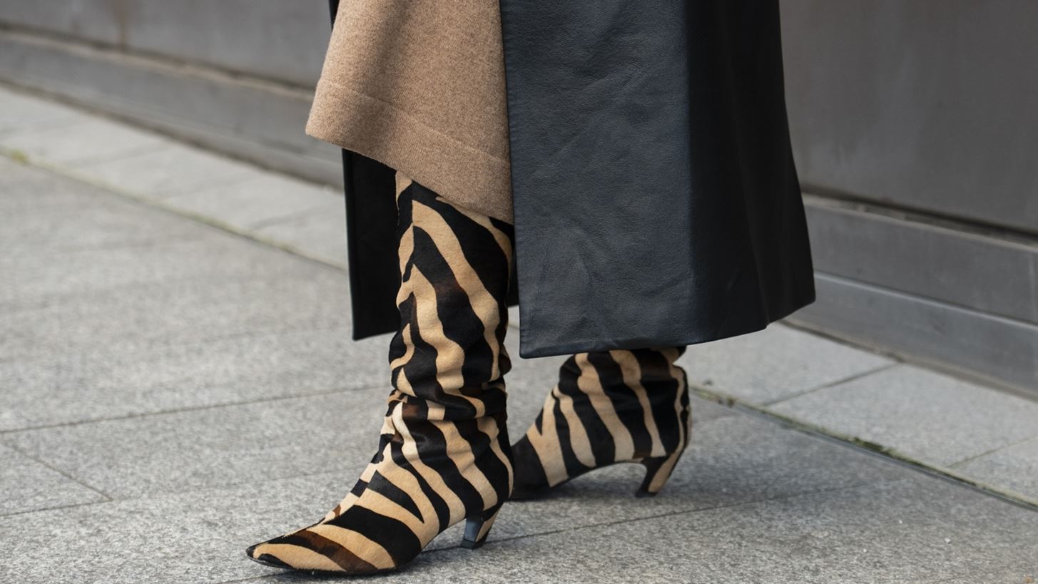 Οι animal print μπότες με kitten heels από τη Stradivarius για να φοράς day to night