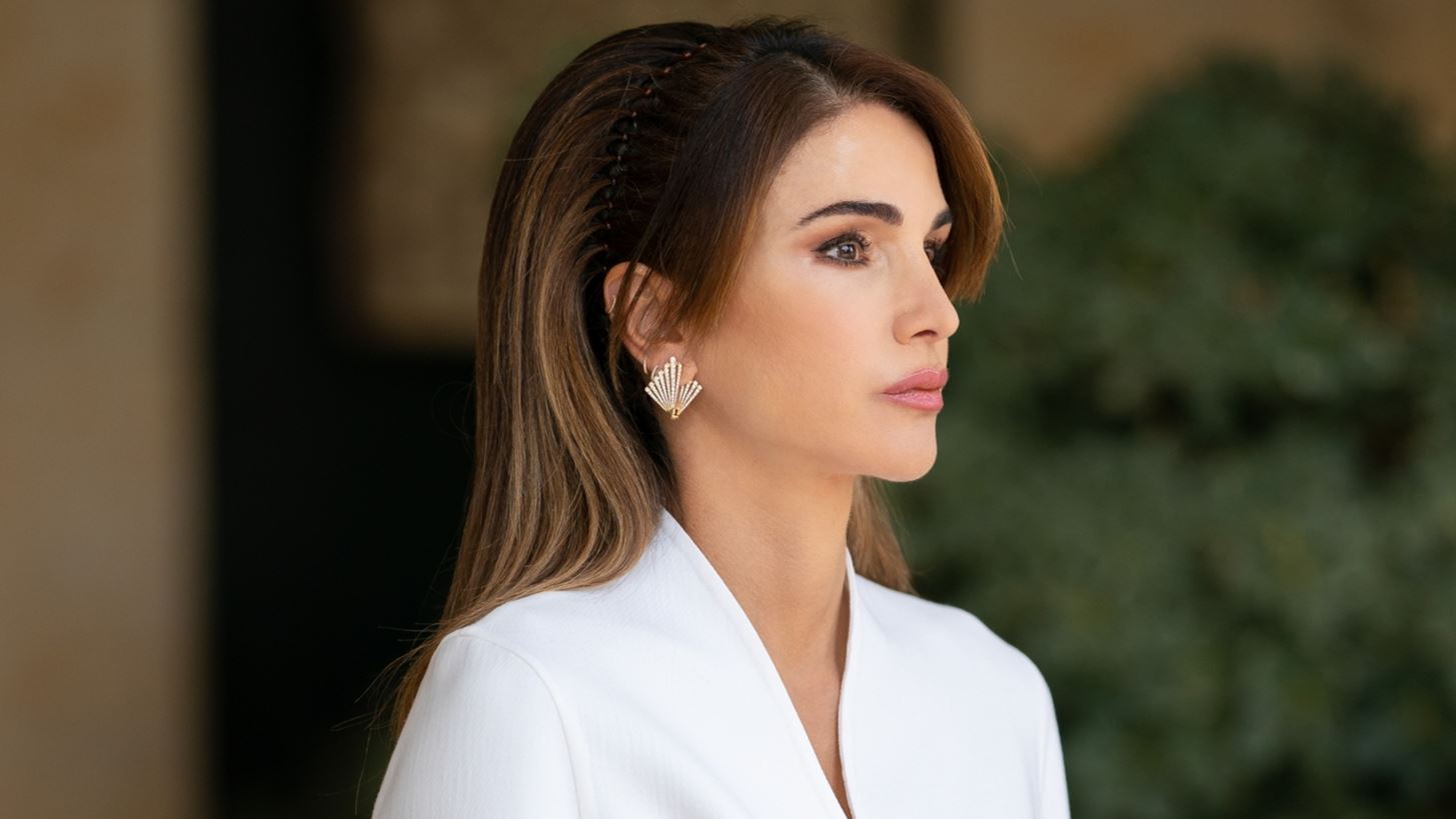 Power Dressing | &#x397; &#x3BA;&#x3BF;&#x3BC;&#x3C8;&#x3AE; &#x3B5;&#x3BC;&#x3C6;&#x3AC;&#x3BD;&#x3B9;&#x3C3;&#x3B7; &#x3C4;&#x3B7;&#x3C2; &#x3B2;&#x3B1;&#x3C3;&#x3AF;&#x3BB;&#x3B9;&#x3C3;&#x3C3;&#x3B1;&#x3C2; &#x3A1;&#x3AC;&#x3BD;&#x3B9;&#x3B1;&#x3C2; &#x3C4;&#x3B7;&#x3C2; &#x399;&#x3BF;&#x3C1;&#x3B4;&#x3B1;&#x3BD;&#x3AF;&#x3B1;&#x3C2; &#x3BC;&#x3B5; &#x3C1;&#x3BF;&#x3B6; &#x3BA;&#x3BF;&#x3C3;&#x3C4;&#x3BF;&#x3CD;&#x3BC;&#x3B9;